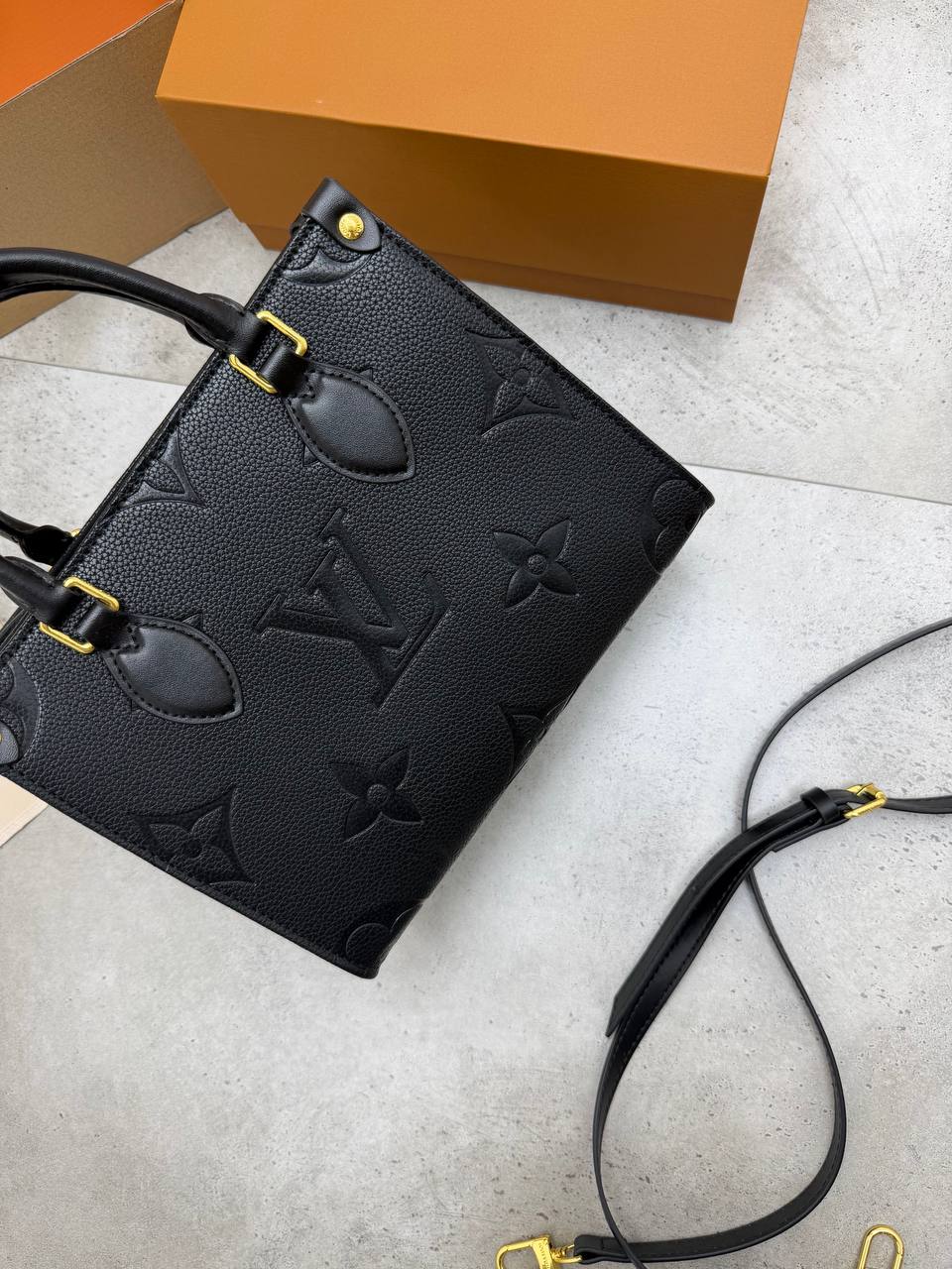 SUPER CLON WOMENS LV BAG COME WITH BOX ETC am1007