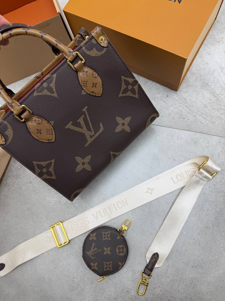 SUPER CLON WOMENS LV BAG COME WITH BOX ETC am1007