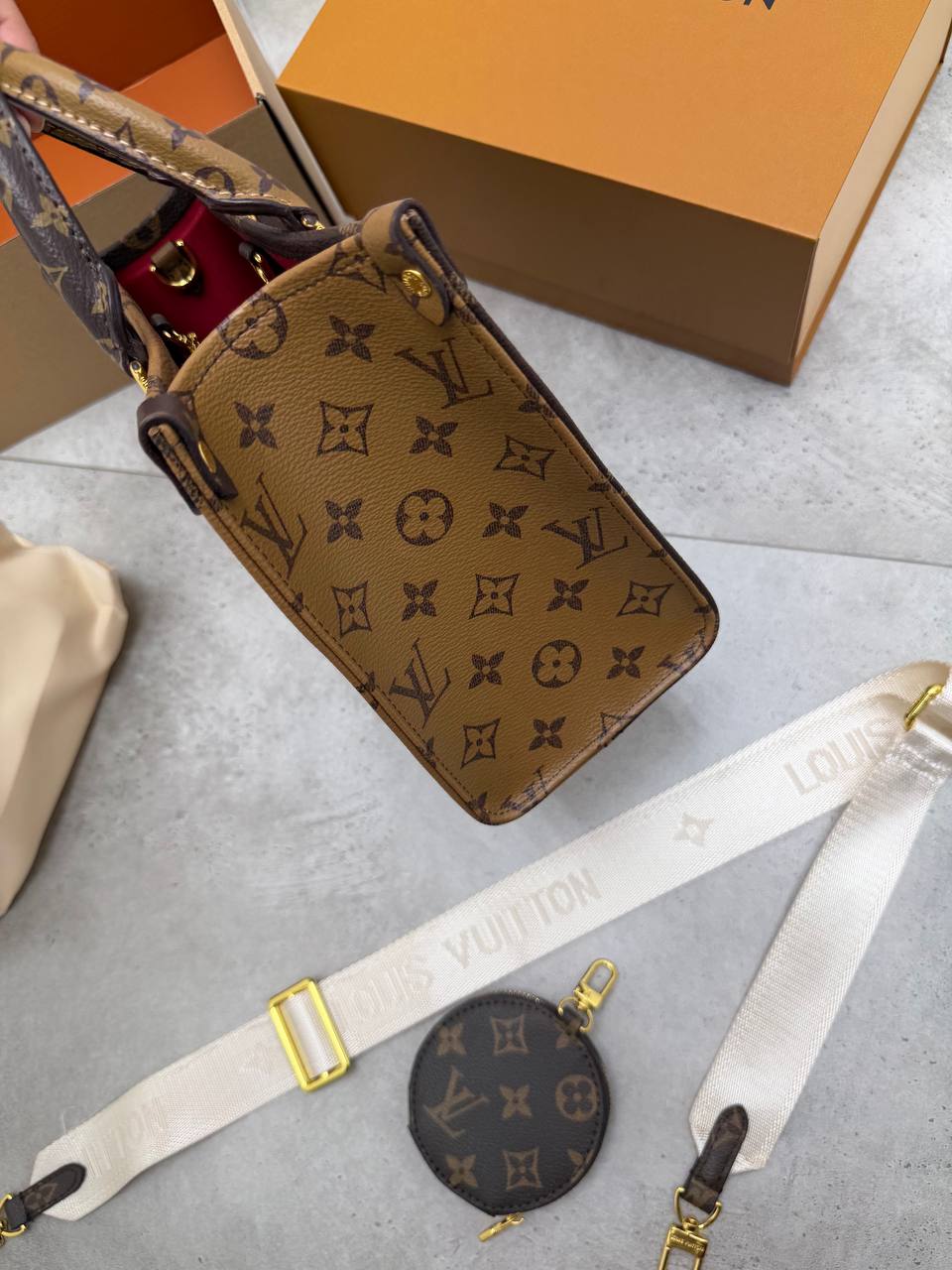 SUPER CLON WOMENS LV BAG COME WITH BOX ETC am1007
