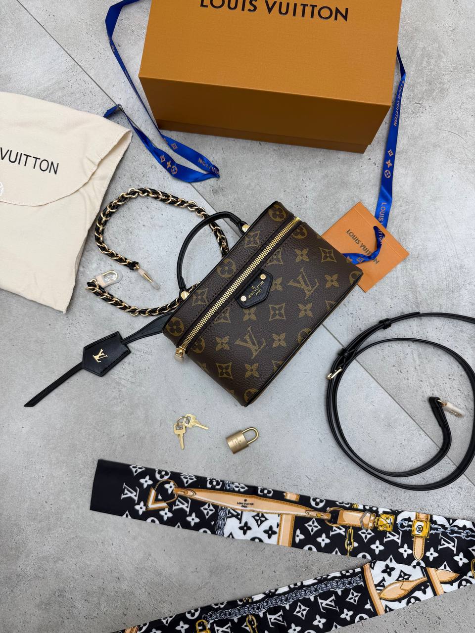 SUPER CLON WOMENS LV BAG COME WITH BOX ETC am1007
