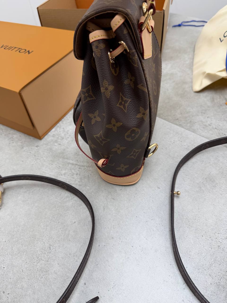 SUPER CLON WOMENS LV BACKPACK COME WITH BOX ETC am1007