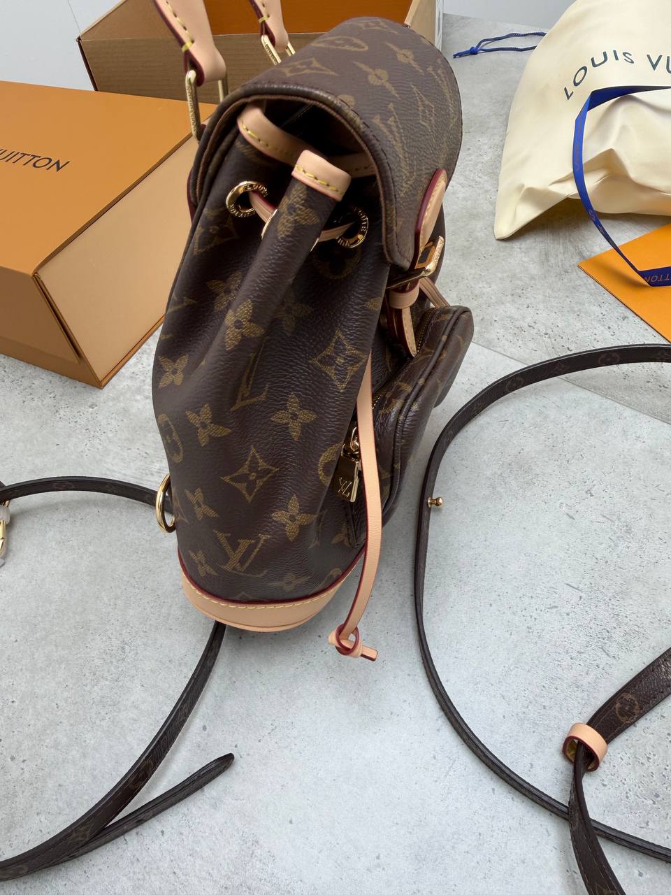 SUPER CLON WOMENS LV BACKPACK COME WITH BOX ETC am1007