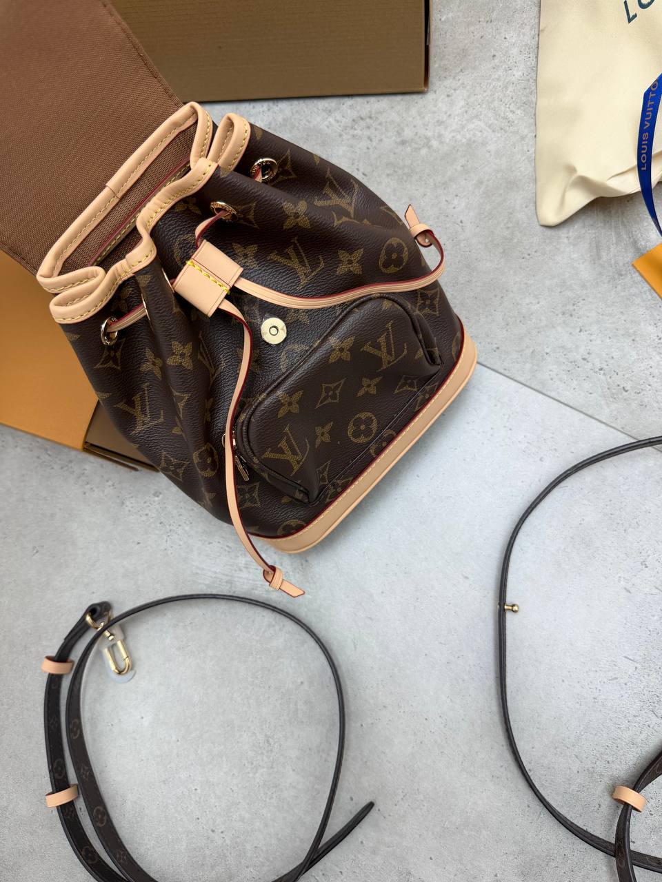 SUPER CLON WOMENS LV BACKPACK COME WITH BOX ETC am1007