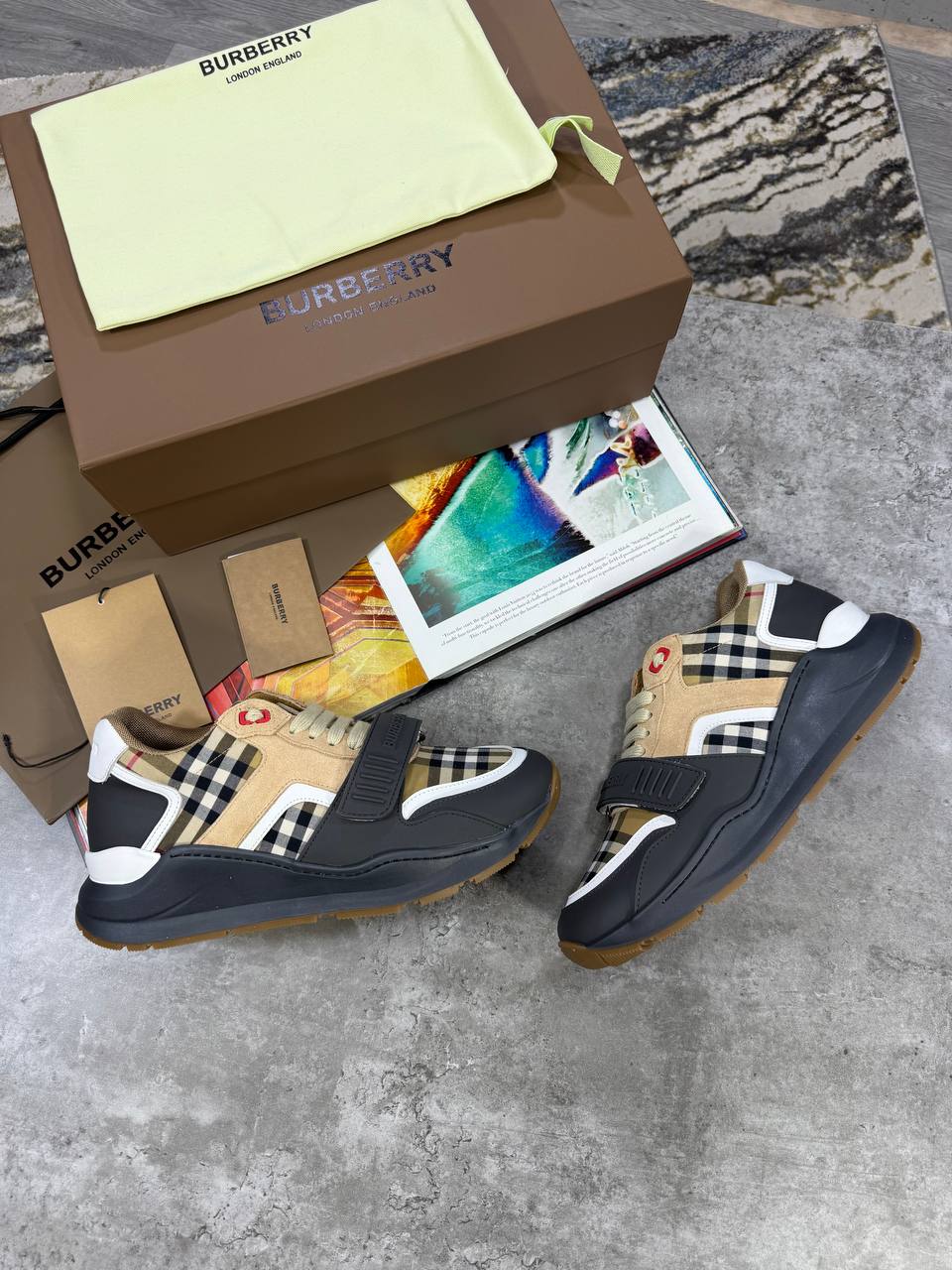 HIGH END BURBERR TRAINERS WITH FULL PACKAGING ETC jay1807