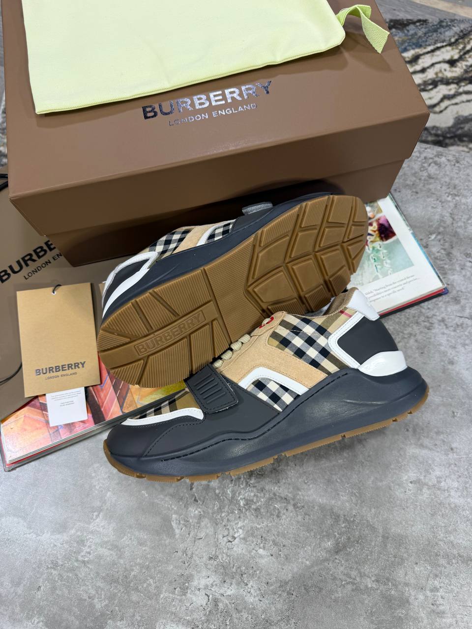 HIGH END BURBERR TRAINERS WITH FULL PACKAGING ETC jay1807