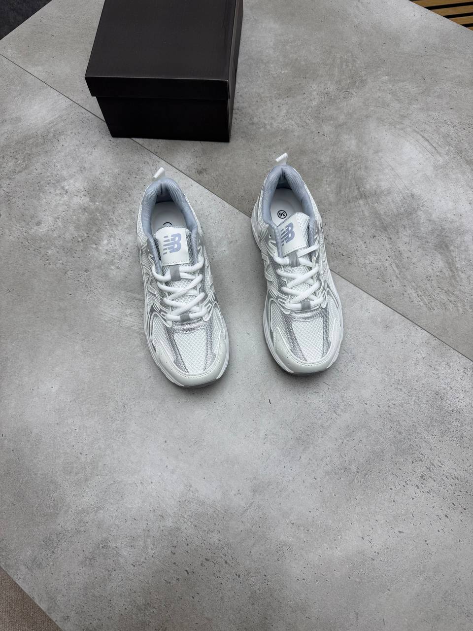 WOMENS NEW BALANCE am1707