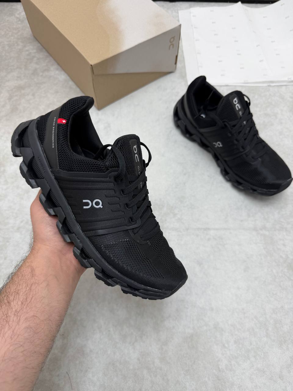 ON CLOU TRAINERS COME WITH BOX ETC am0804