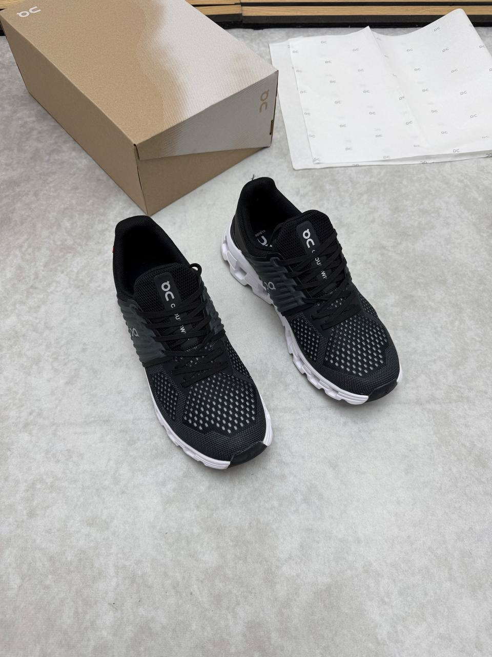 ON CLOU TRAINERS COME WITH BOX ETC am0804