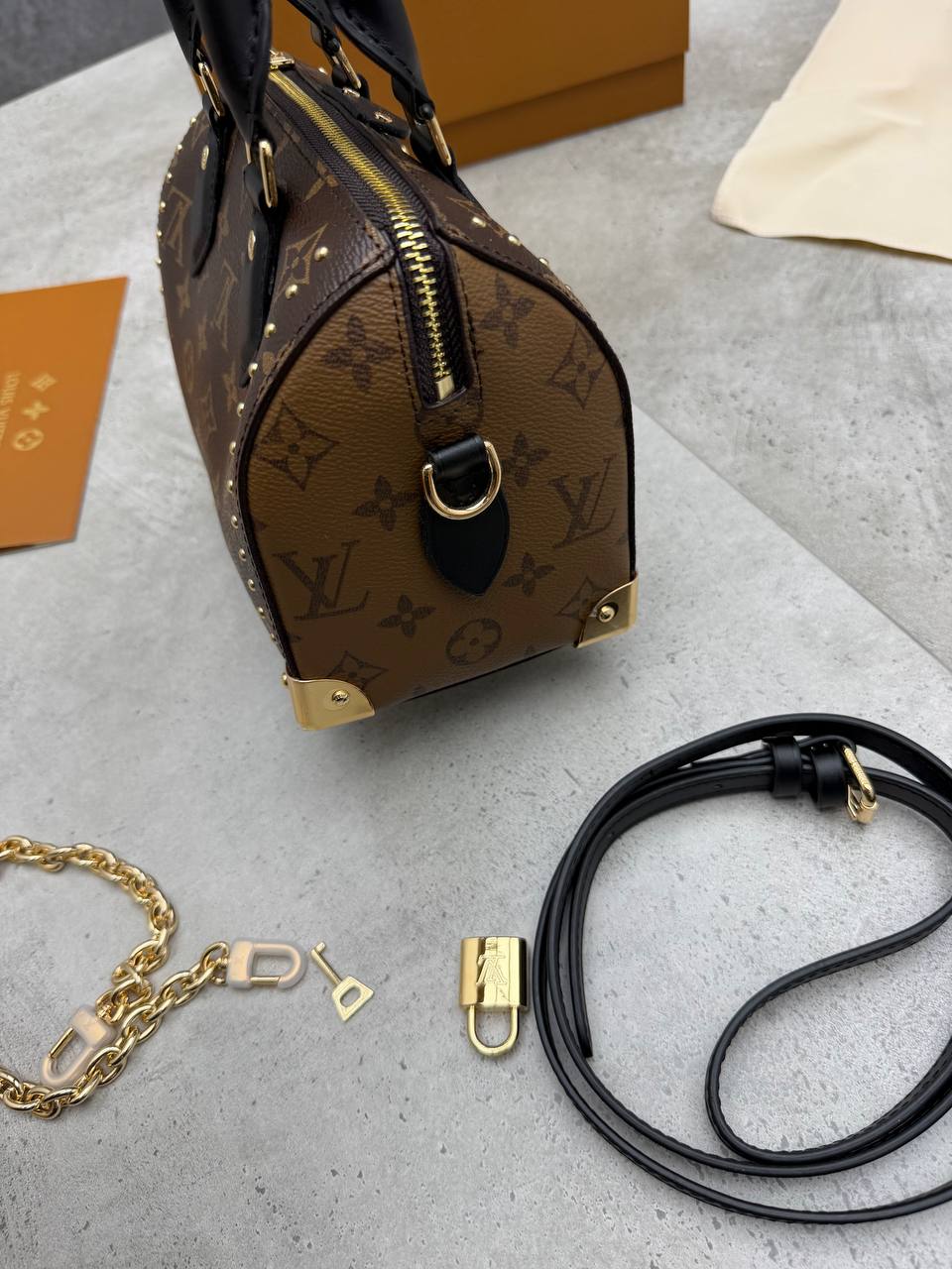 SUPER CLON LV BAG COME WITH BOX ETC am2207