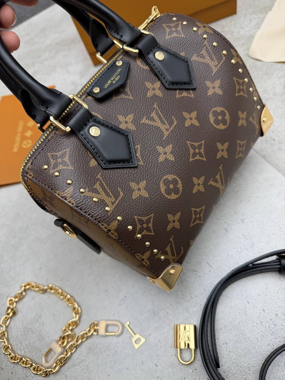 SUPER CLON LV BAG COME WITH BOX ETC am2207