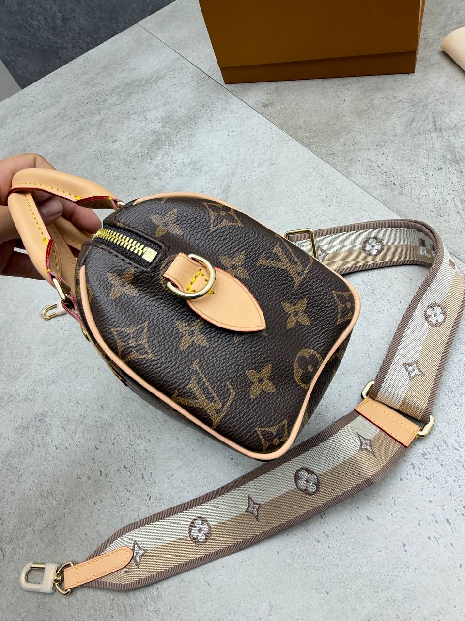 SUPER CLON LV BAG COME WITH BOX ETC am2207
