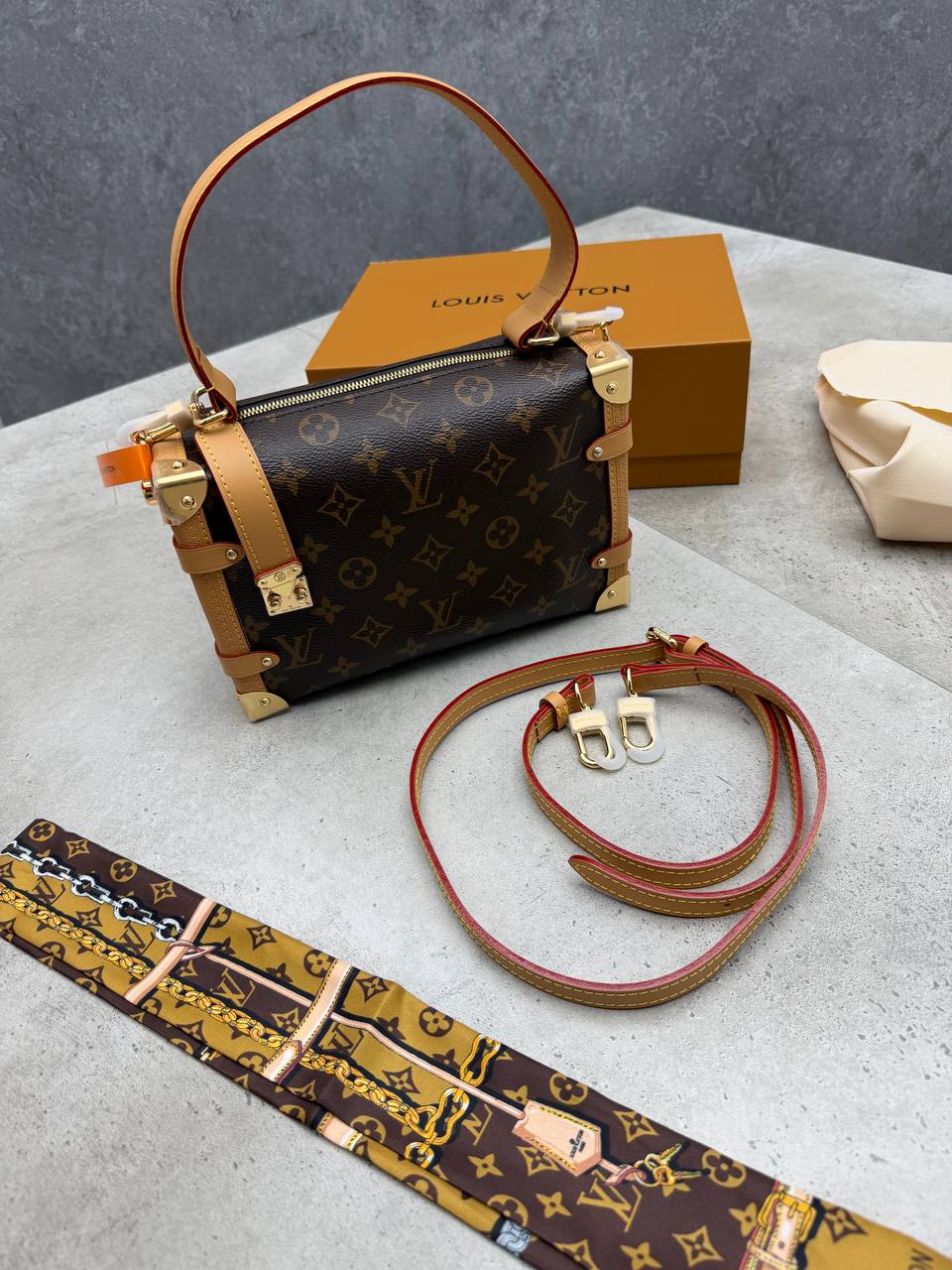 SUPER CLON LV BAG COME WITH BOX ETC am2207