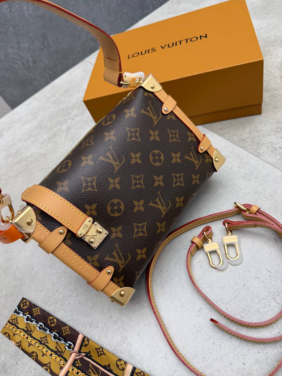 SUPER CLON LV BAG COME WITH BOX ETC am2207