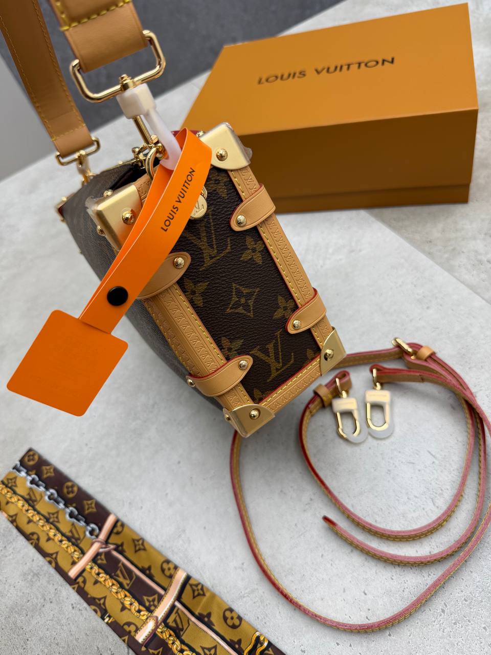 SUPER CLON LV BAG COME WITH BOX ETC am2207