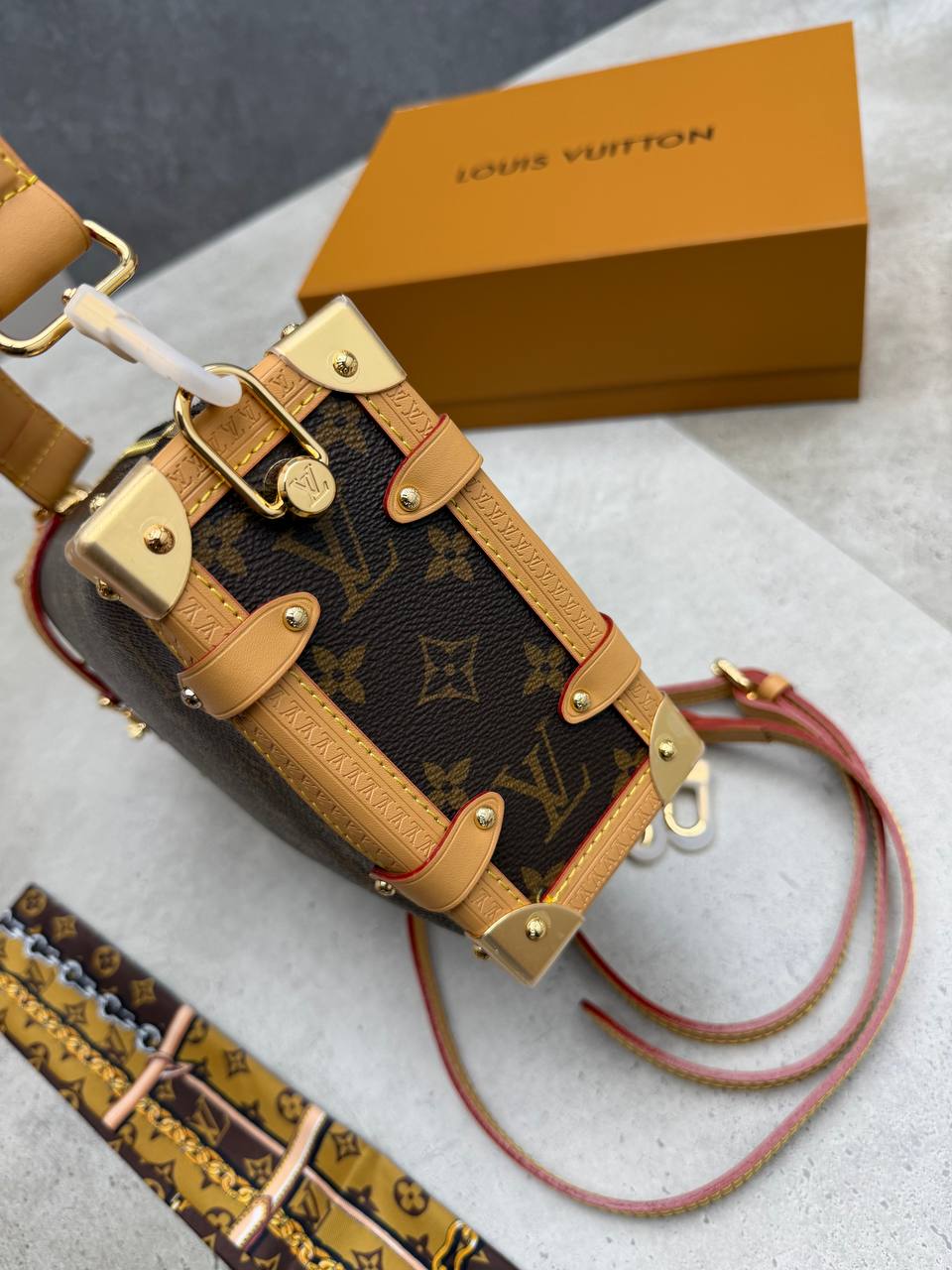 SUPER CLON LV BAG COME WITH BOX ETC am2207