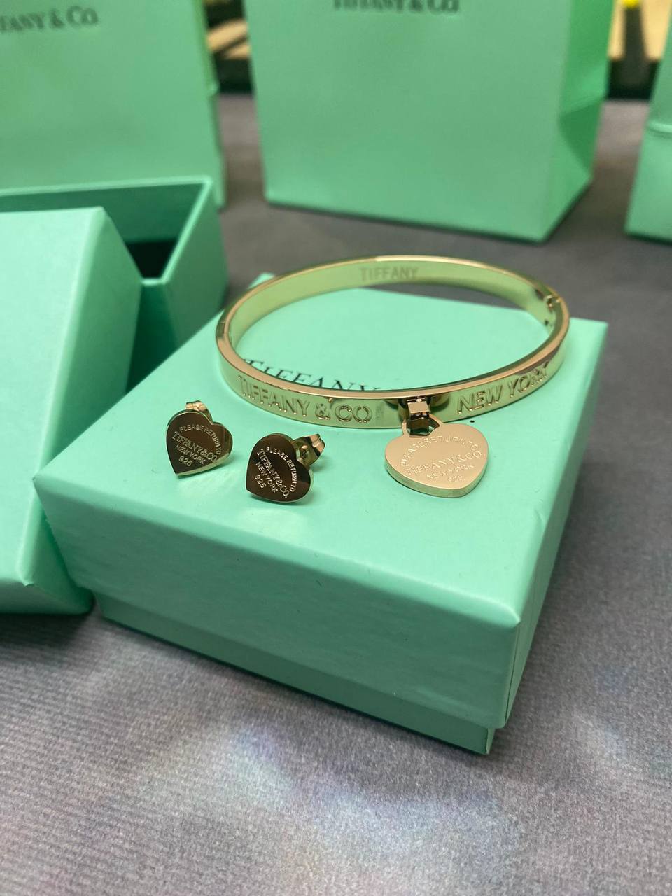 TIFFAN BANGLE AND EARRINGS  SET am2908