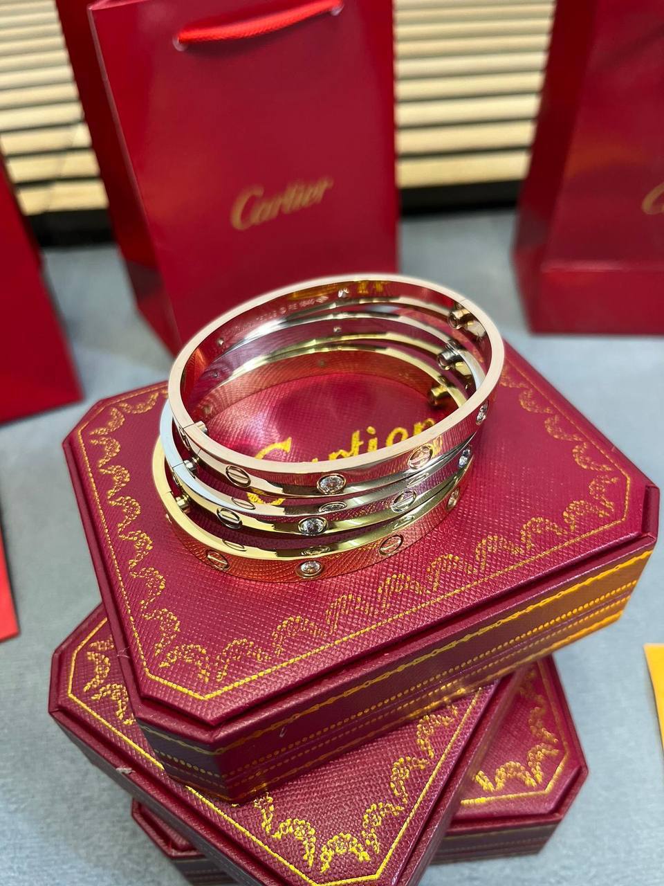 CARTIE BANGLE WITH FULL PACKING am2908