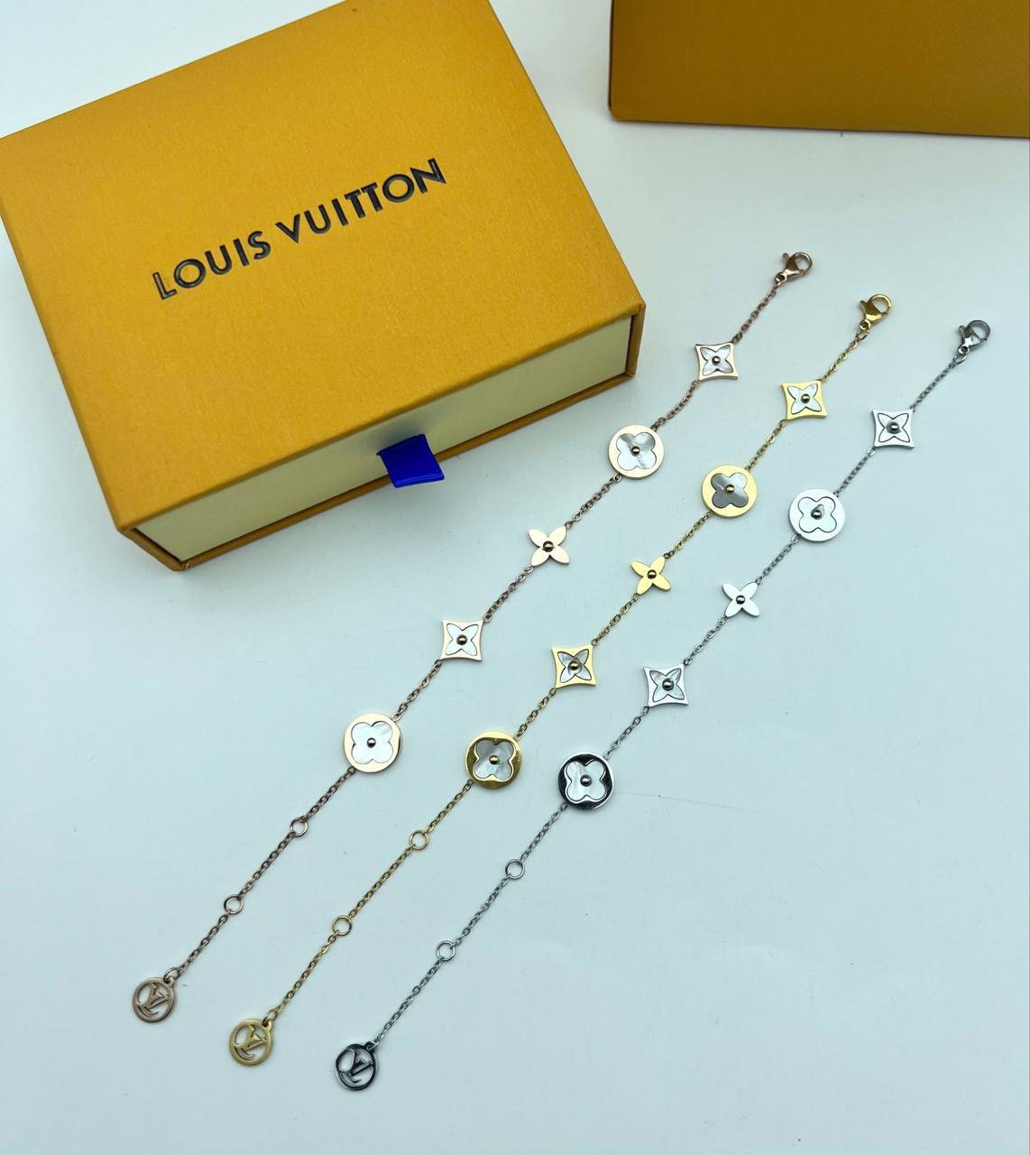 LV BANGLE WITH FULL PACKING am2908