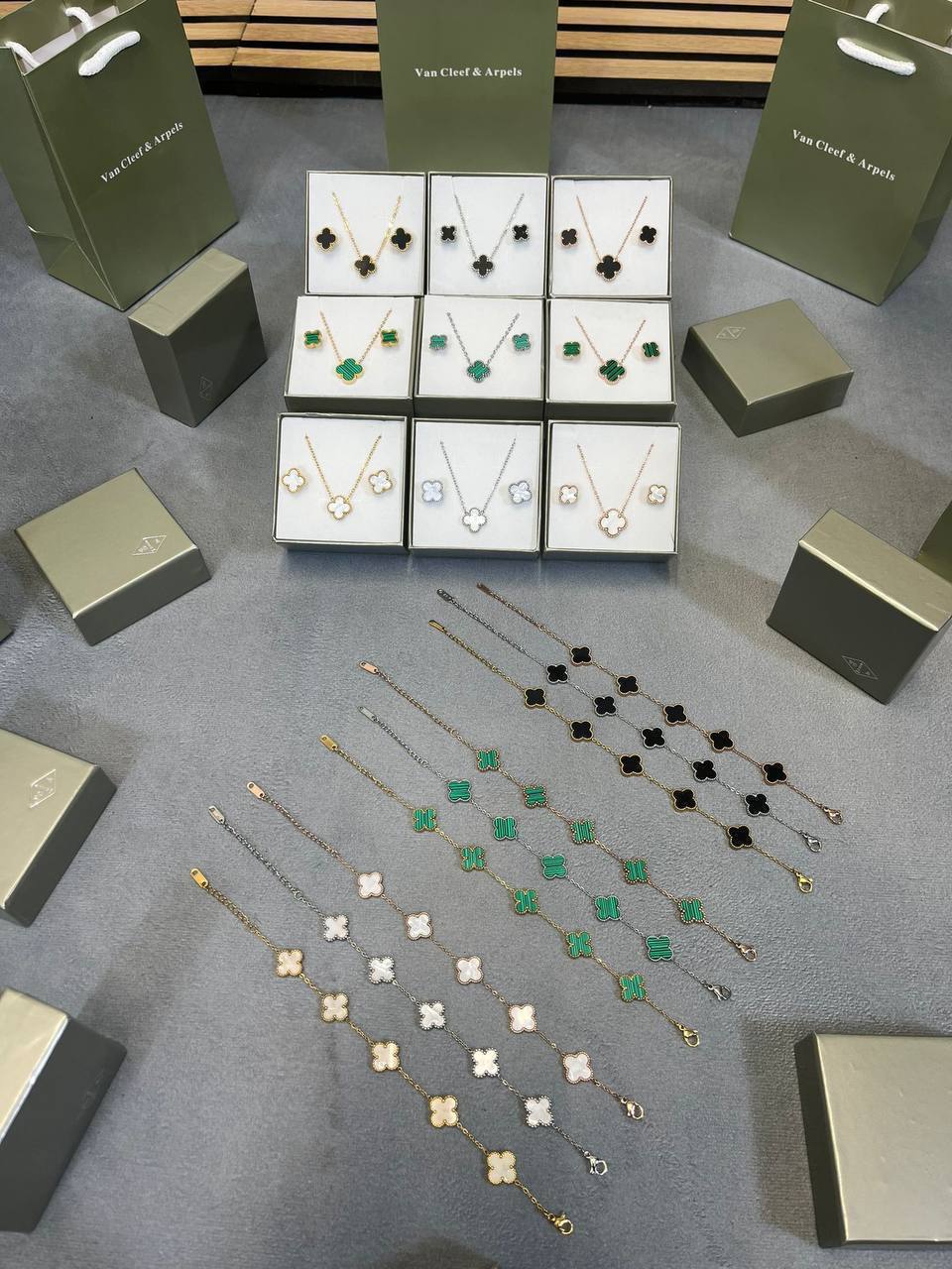 VA CLEEF & ARPEL NECKLACE EARRING AND BRACLET SET WITH FULL PACKING am2908