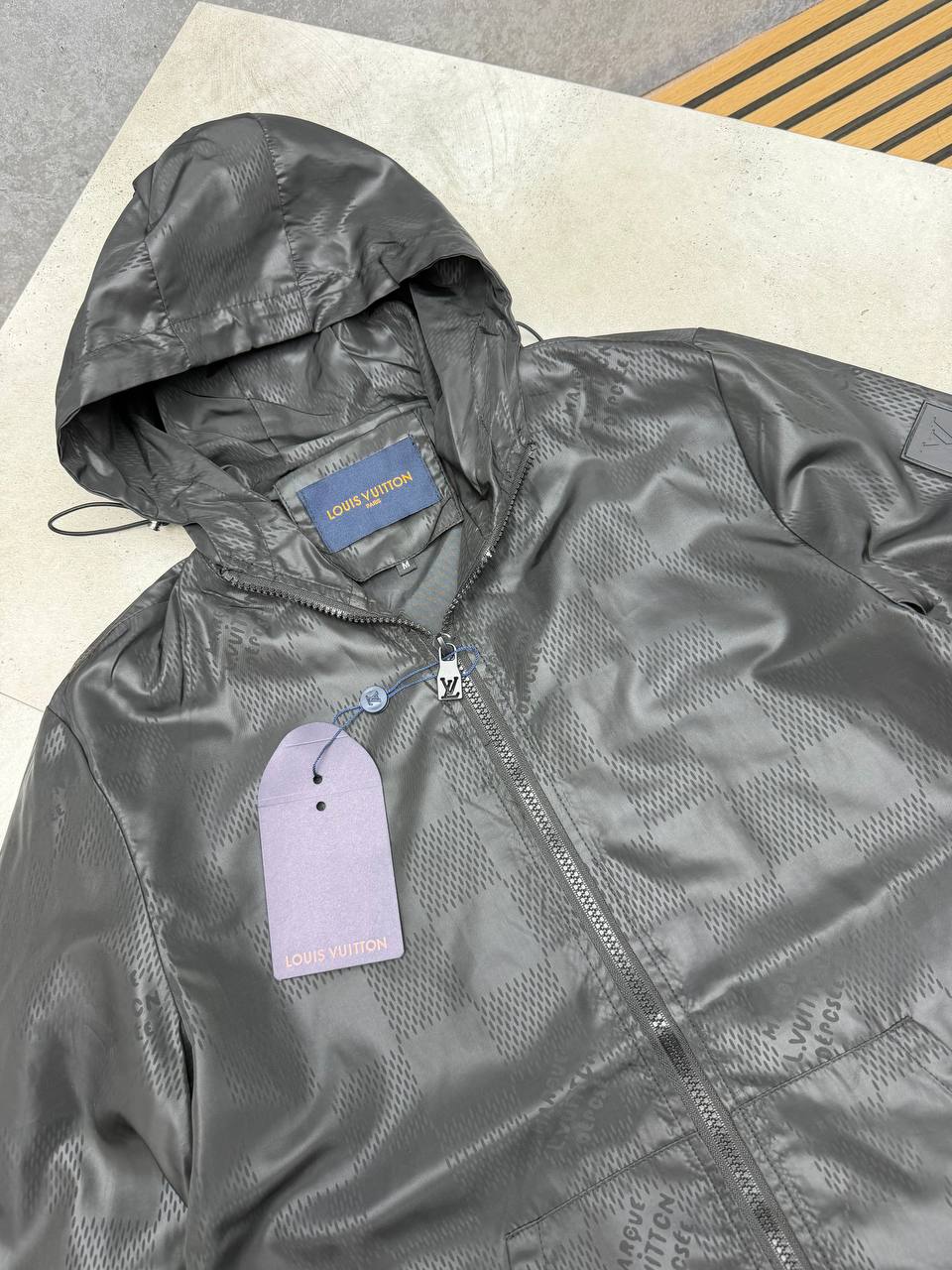 MENS LV WINDBREAKER am2707