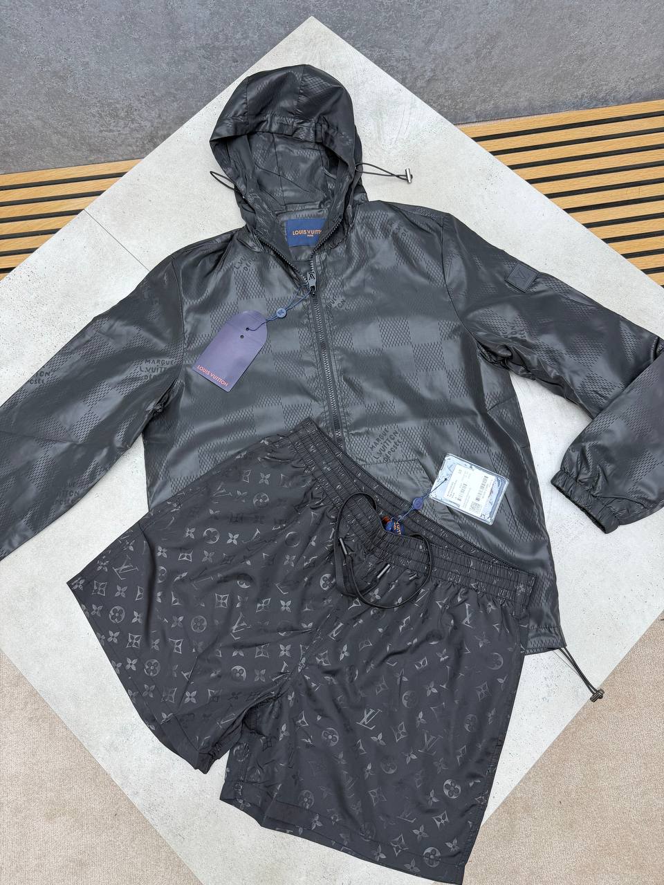 MENS LV WINDBREAKER am2707