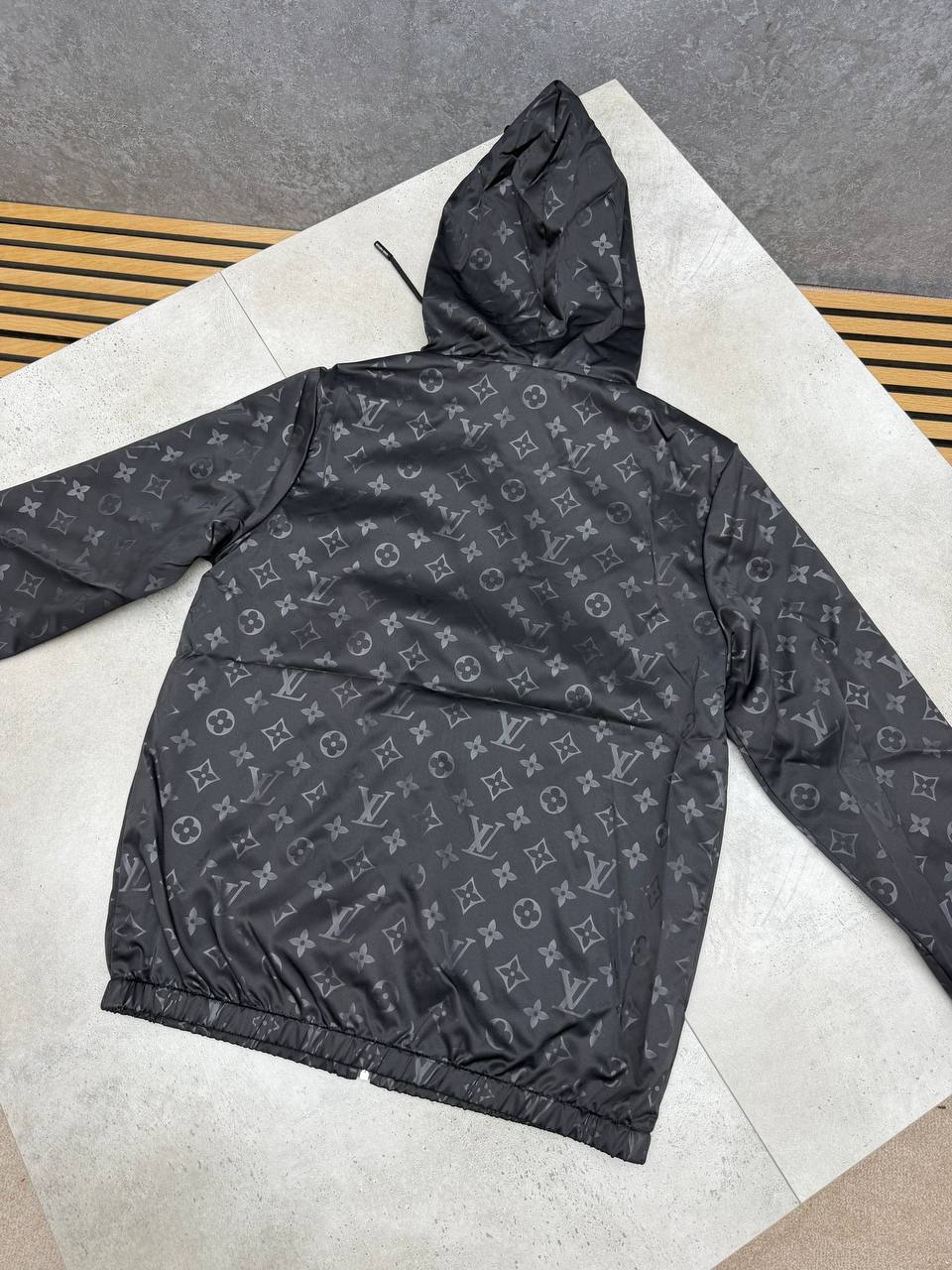 MENS LV WINDBREAKER am2707
