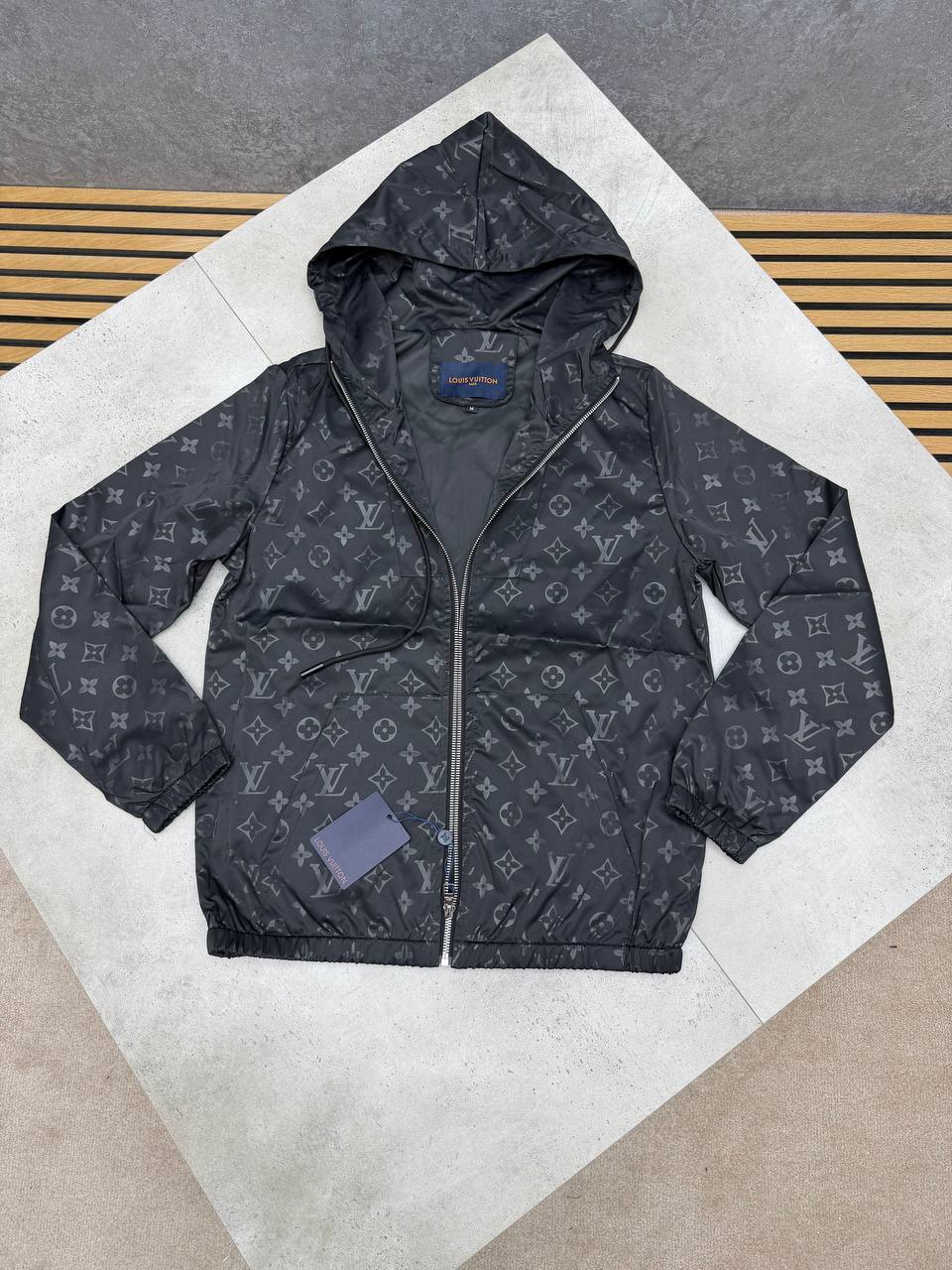 MENS LV WINDBREAKER am2707