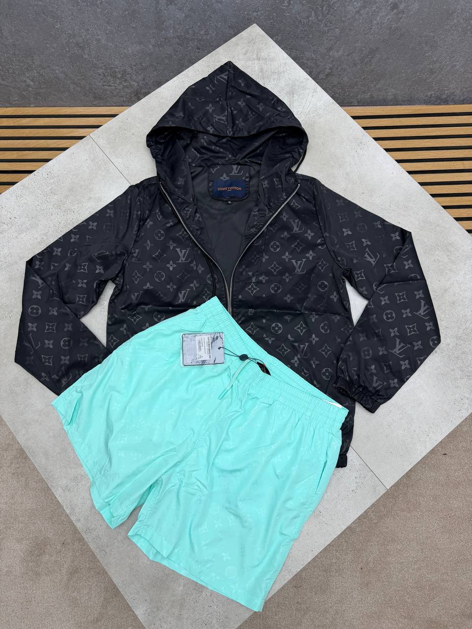 MENS LV WINDBREAKER am2707