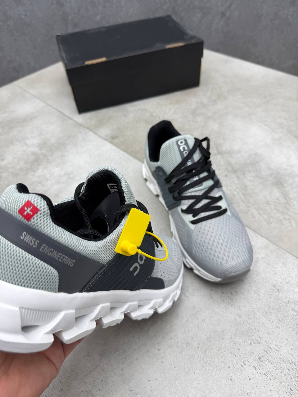 MENS ON CLOUD TRAINERS am2807