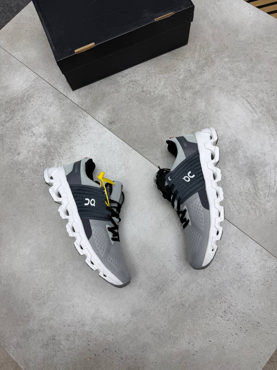 MENS ON CLOUD TRAINERS am2807