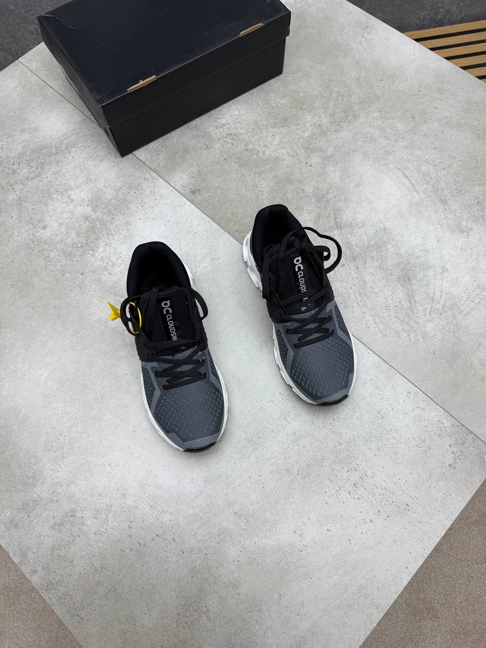 MENS ON CLOUD TRAINERS am2807