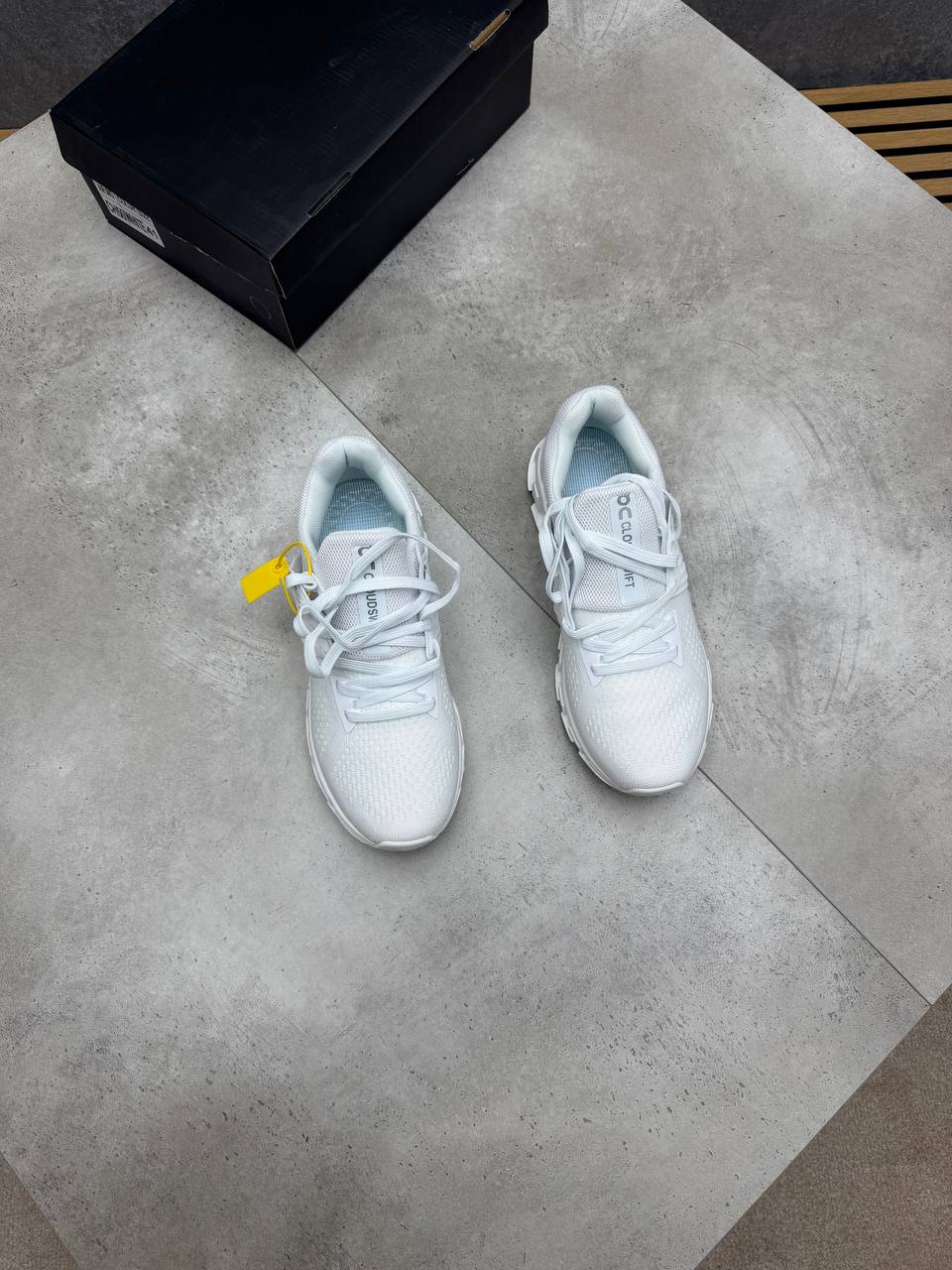 MENS ON CLOUD TRAINERS am2807