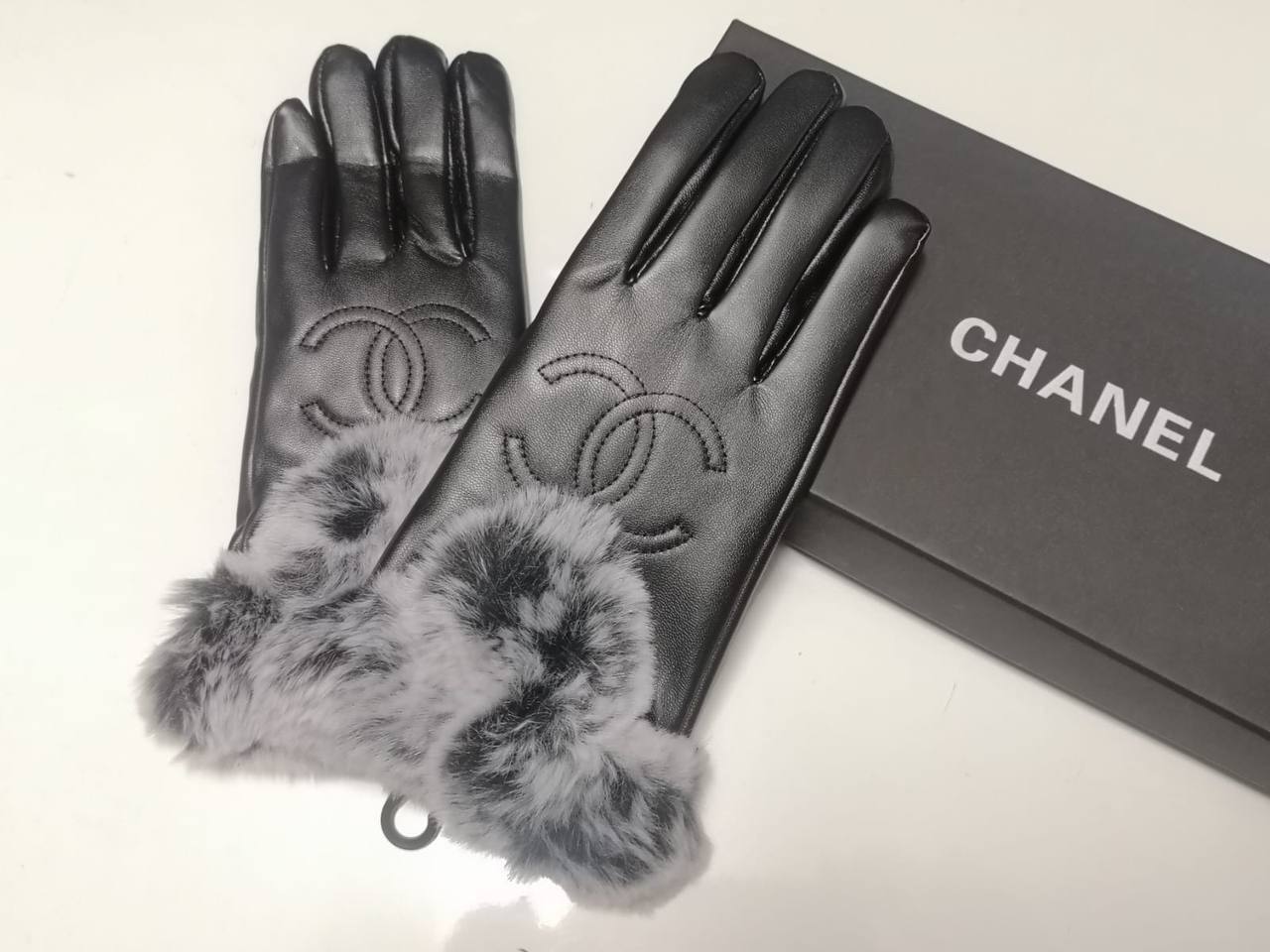 Chanal gloves with box sa1010