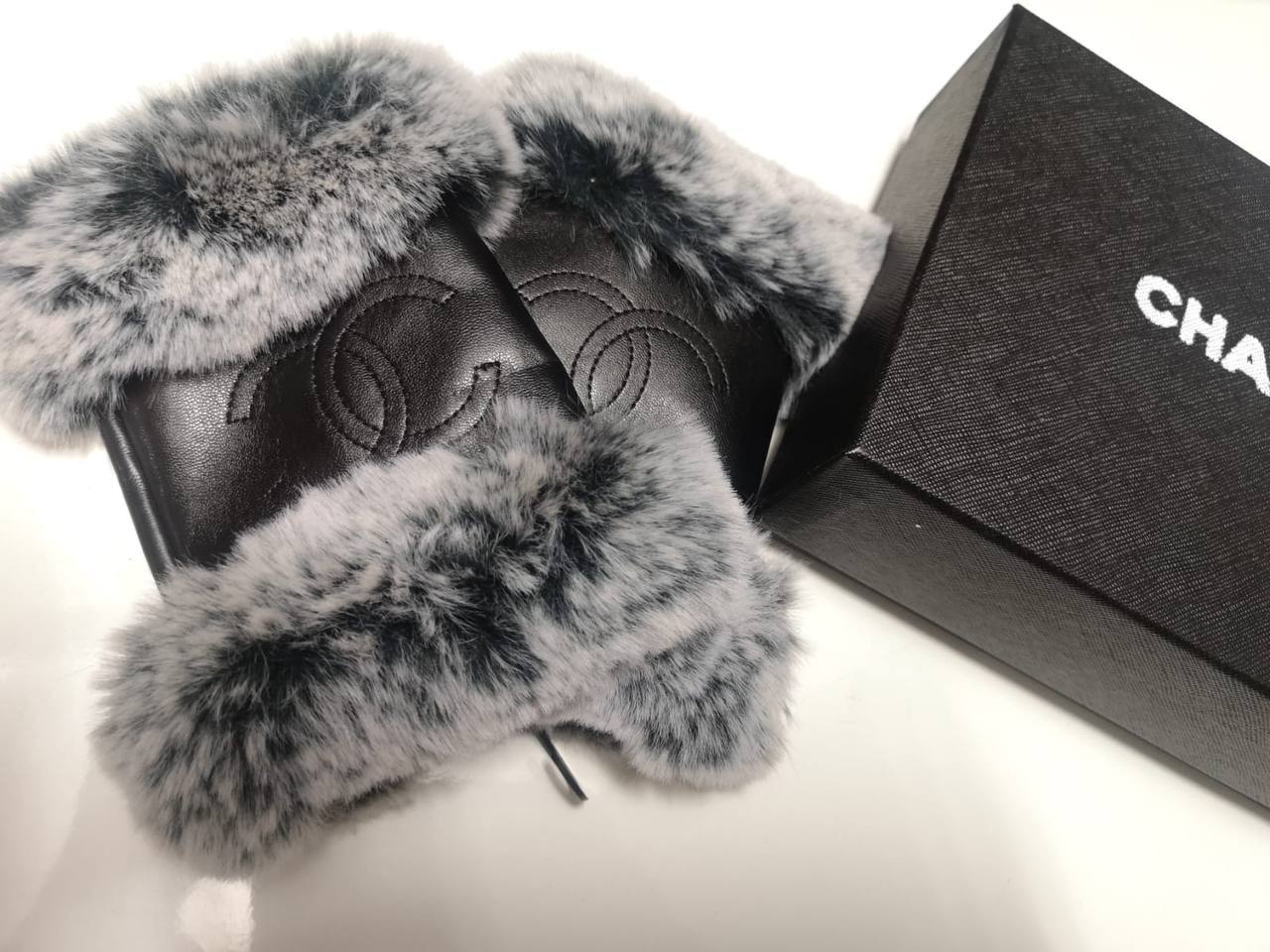 Chanal gloves with box sa1010