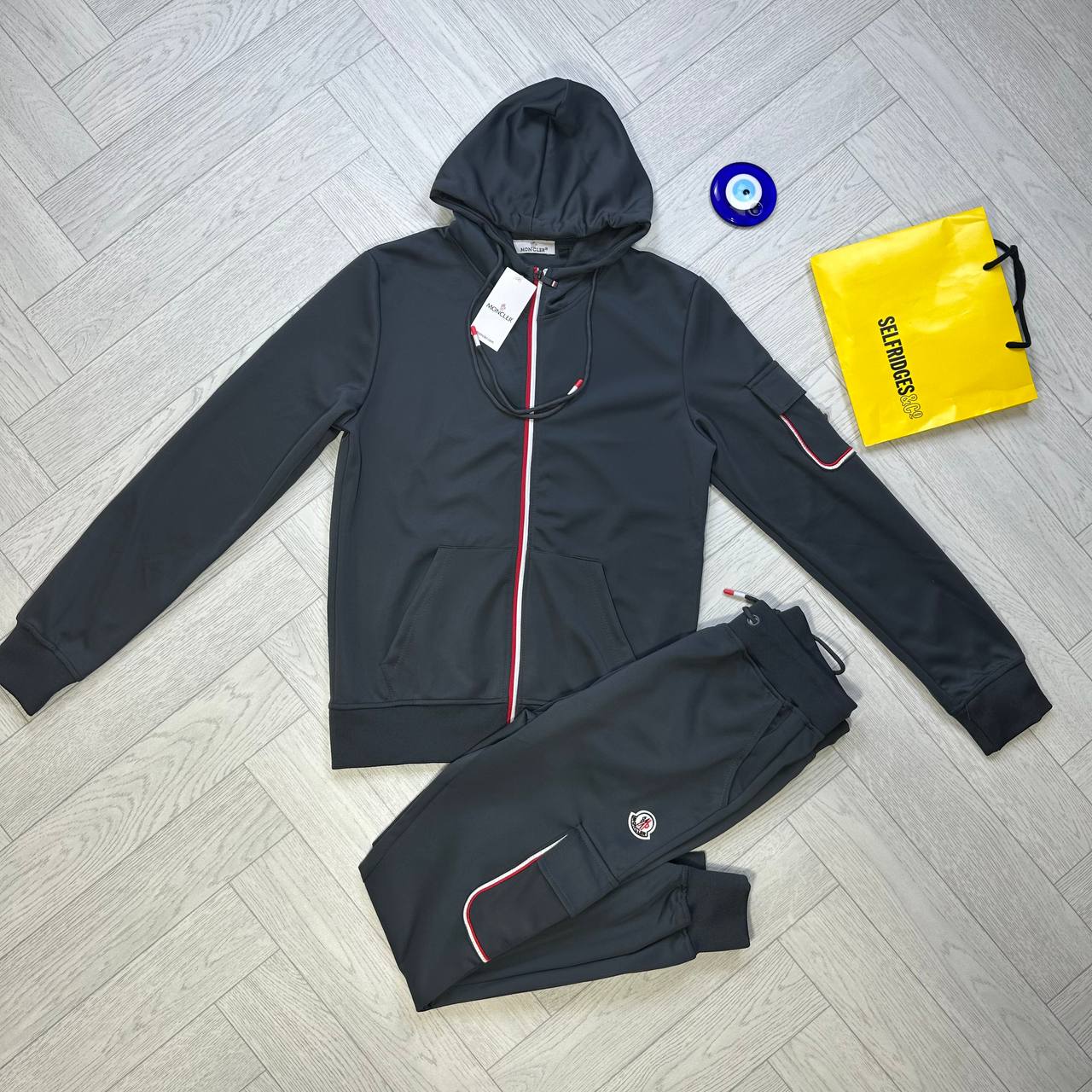 QUALITY MONICLER TRACKSUITS to1010