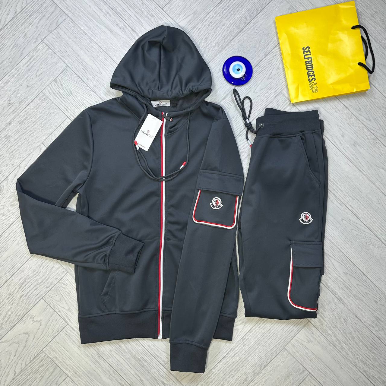 QUALITY MONICLER TRACKSUITS to1010