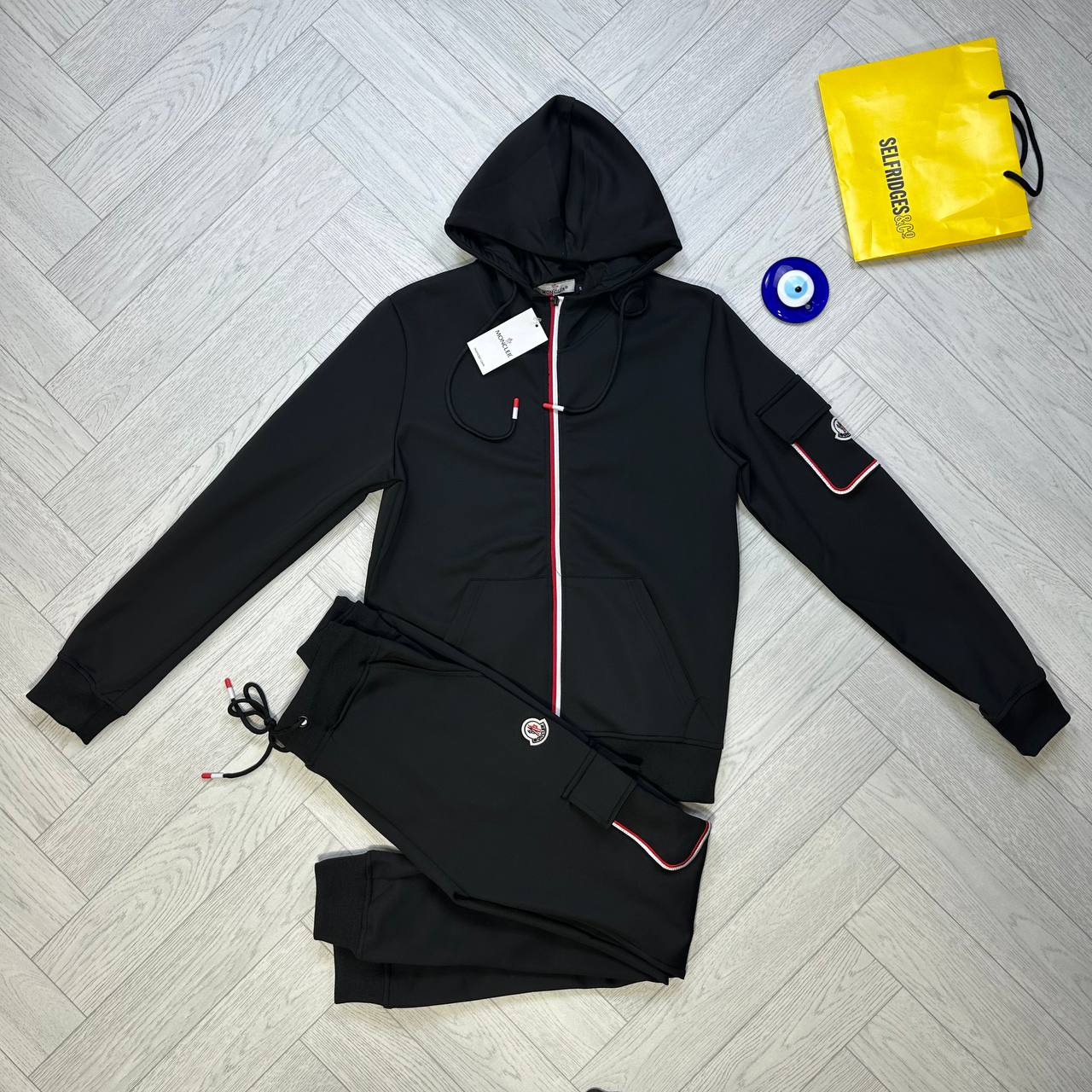 QUALITY MONICLER TRACKSUITS to1010