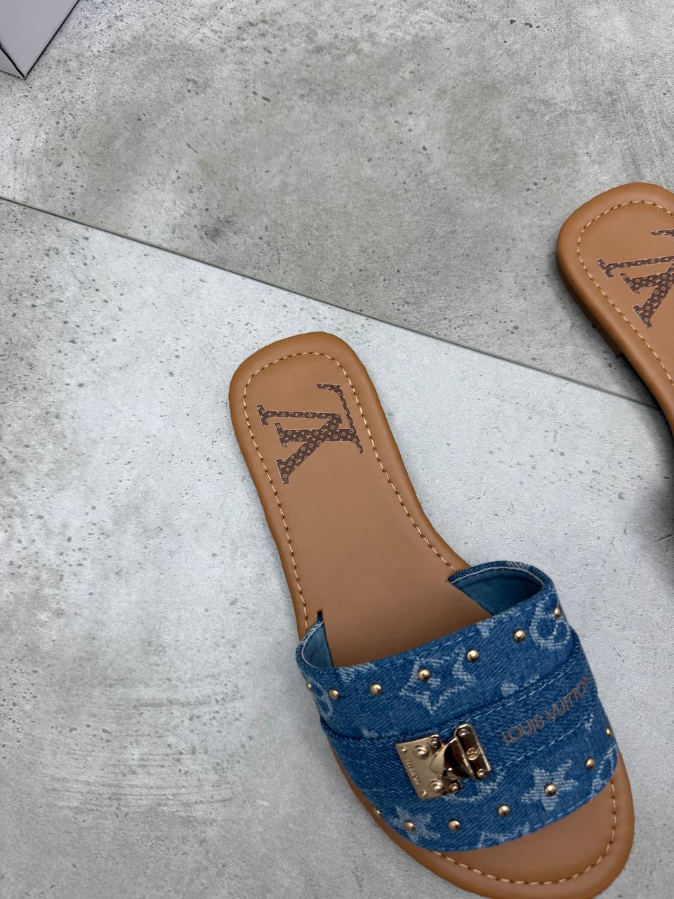 WOMENS LV SLIDERS am3007
