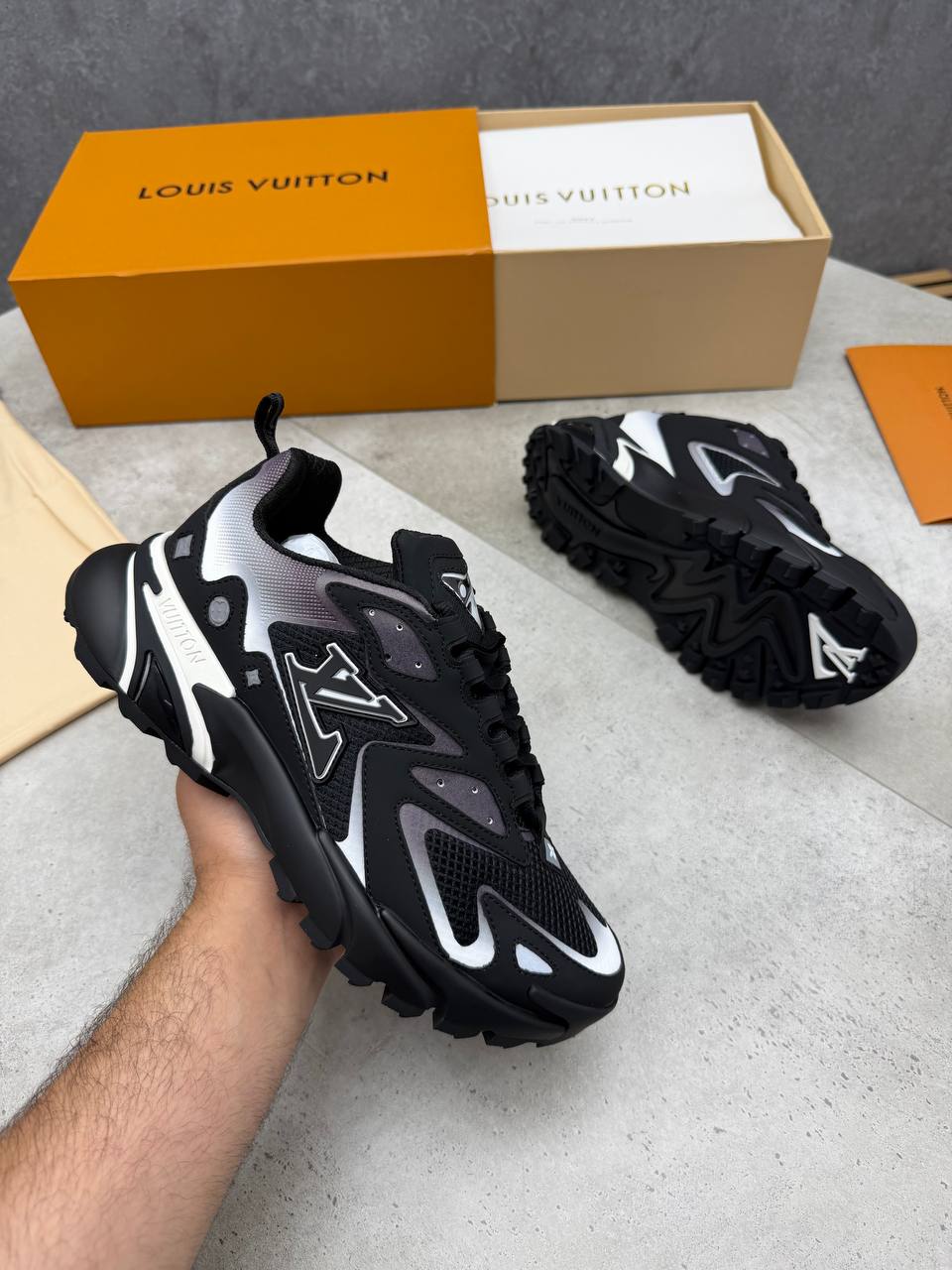 SUPER CLON MENS LV TRAINERS am3007