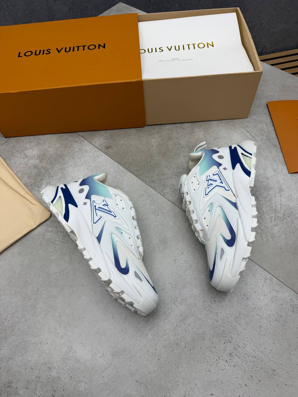SUPER CLON MENS LV TRAINERS am3007