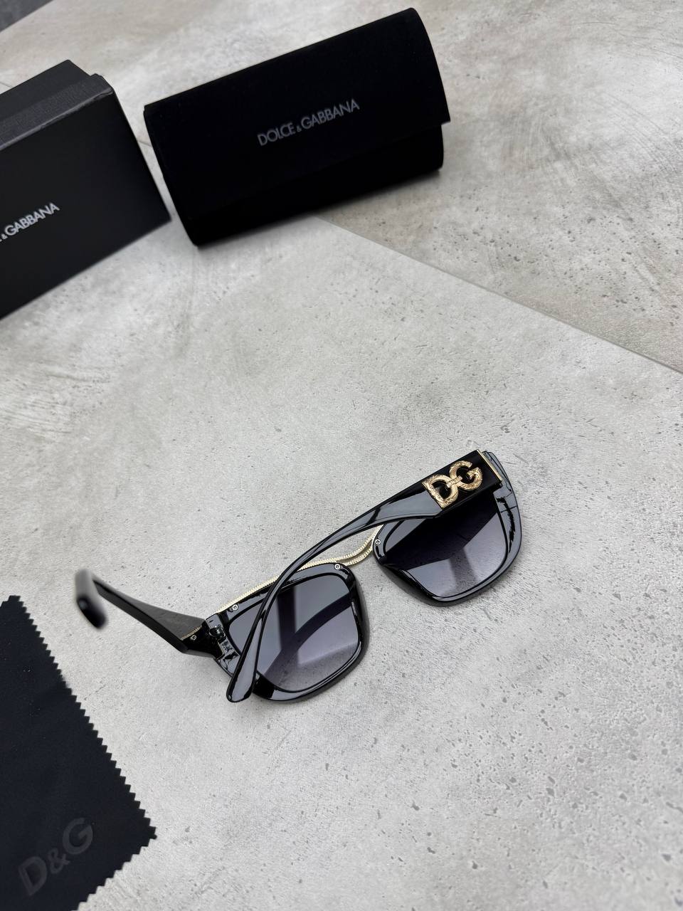 D&G SUNGLASSES COME WITH BOX ETC am3007