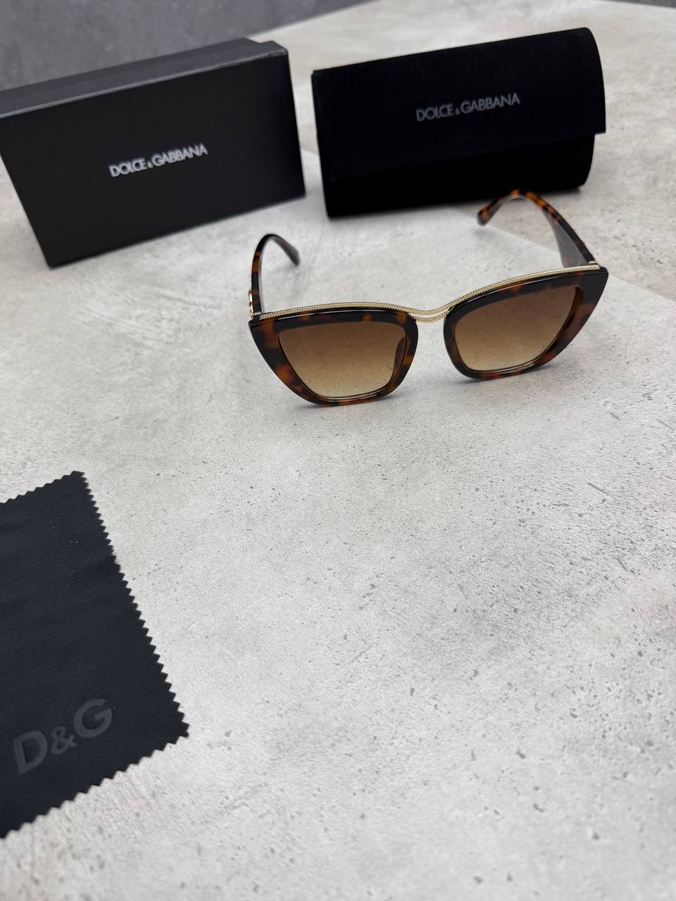 D&G SUNGLASSES COME WITH BOX ETC am3007