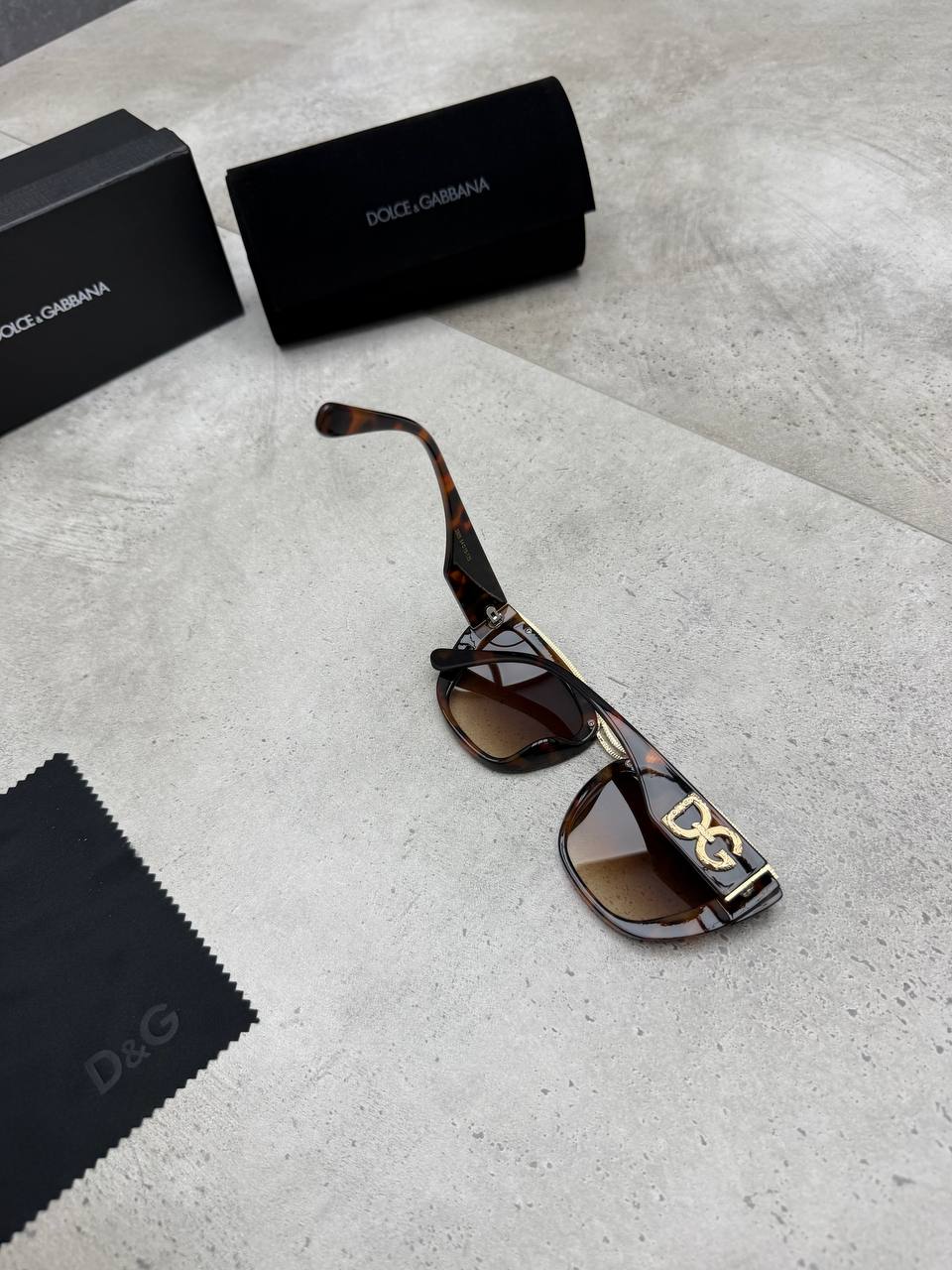 D&G SUNGLASSES COME WITH BOX ETC am3007