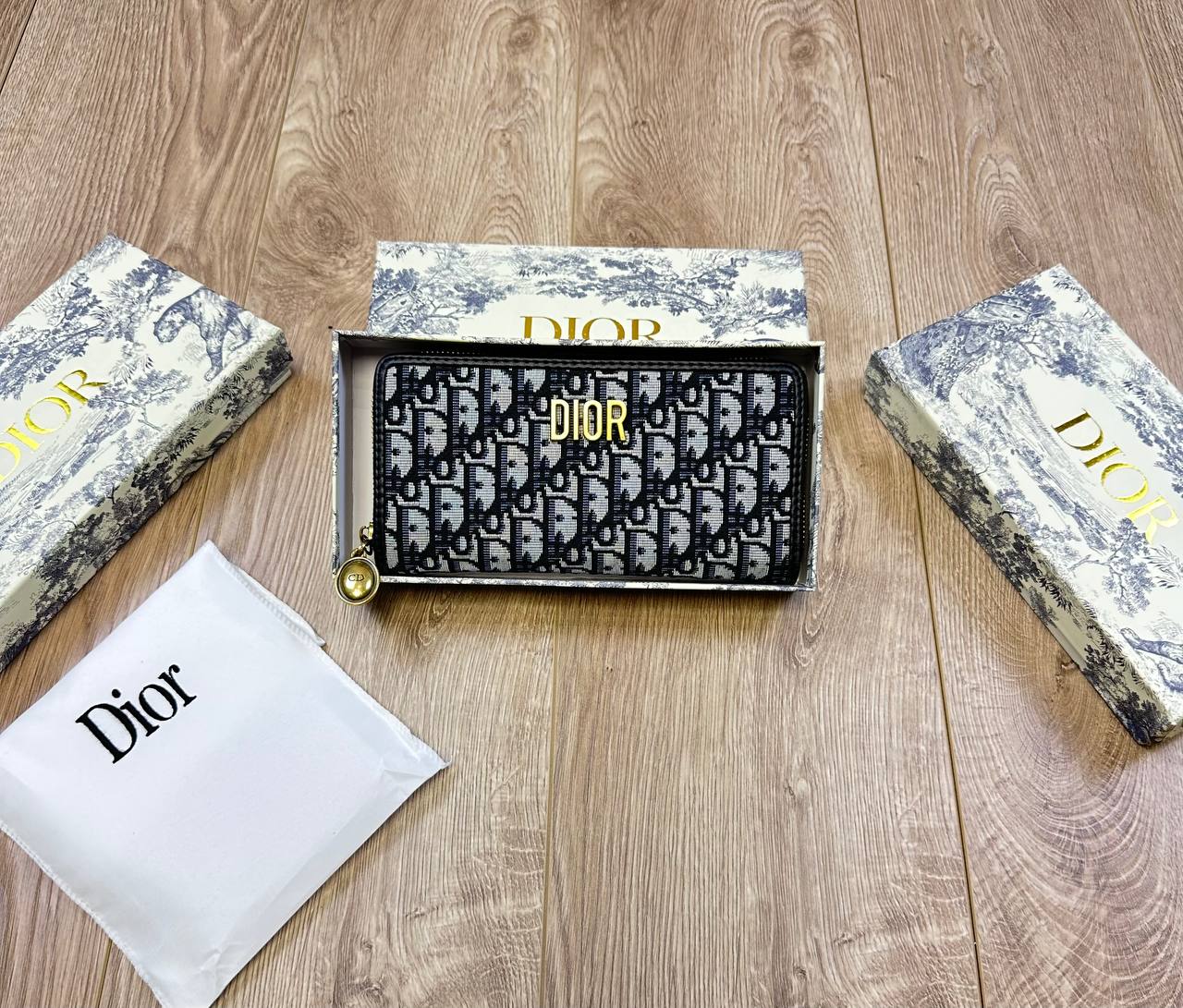 Dio women Purse with box to3107