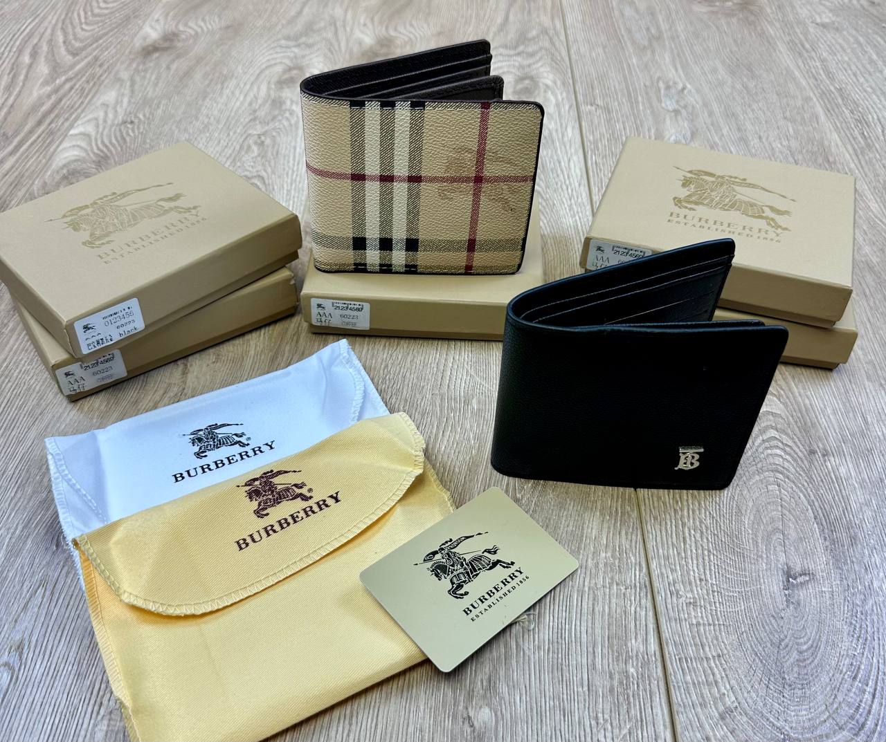Burber men’s Wallet Comes with boxes to0208