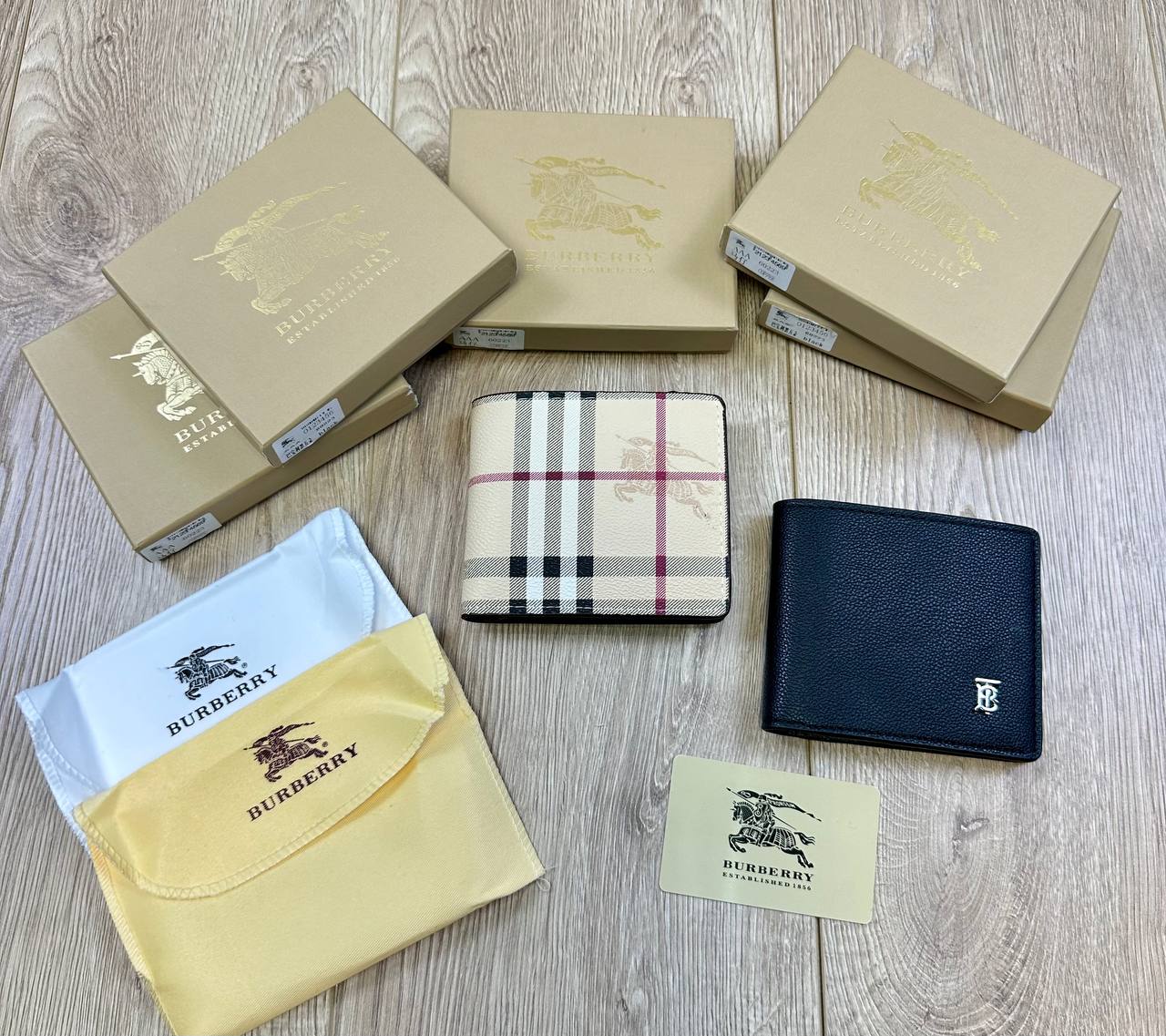 Burber men’s Wallet Comes with boxes to0208