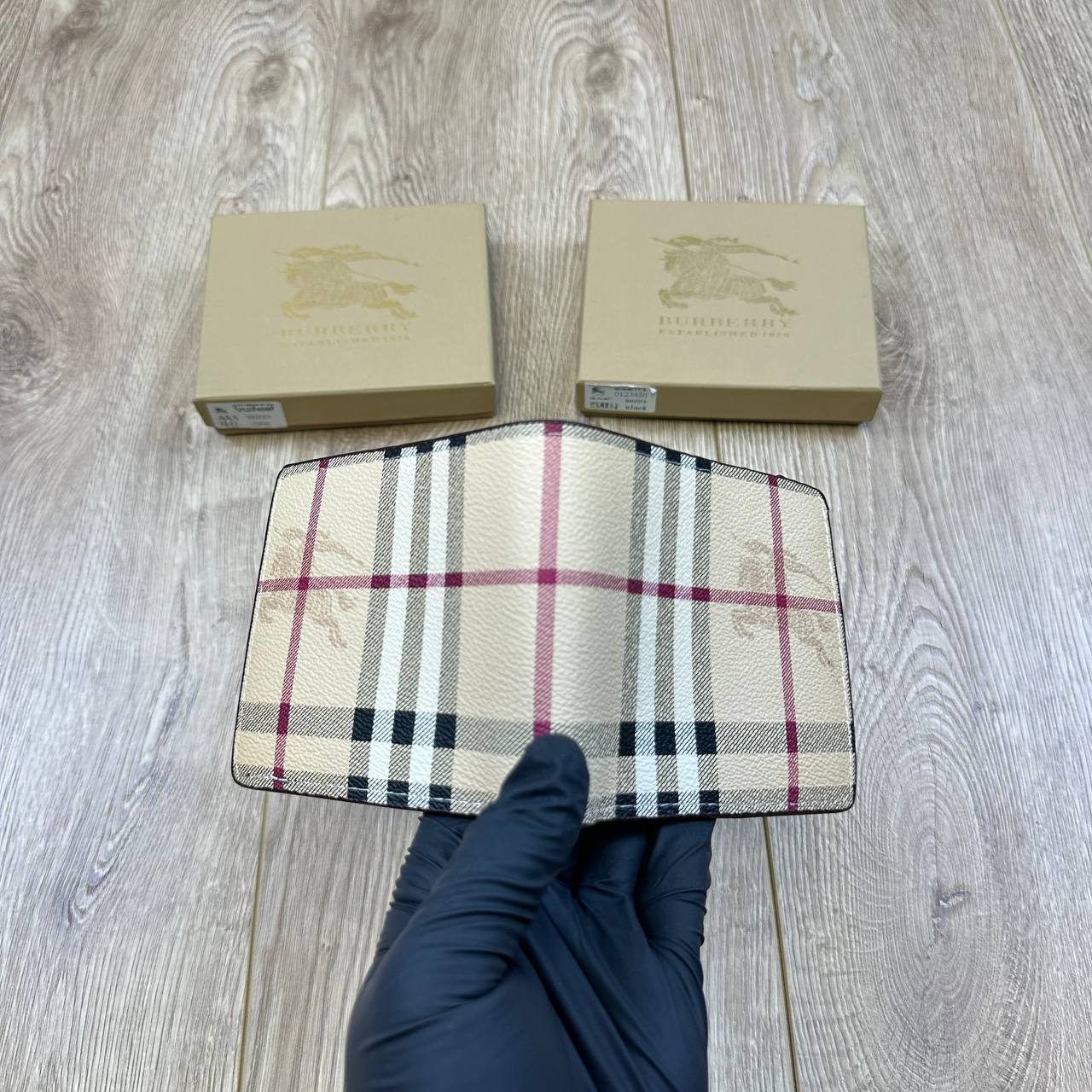 Burber men’s Wallet Comes with boxes to0208