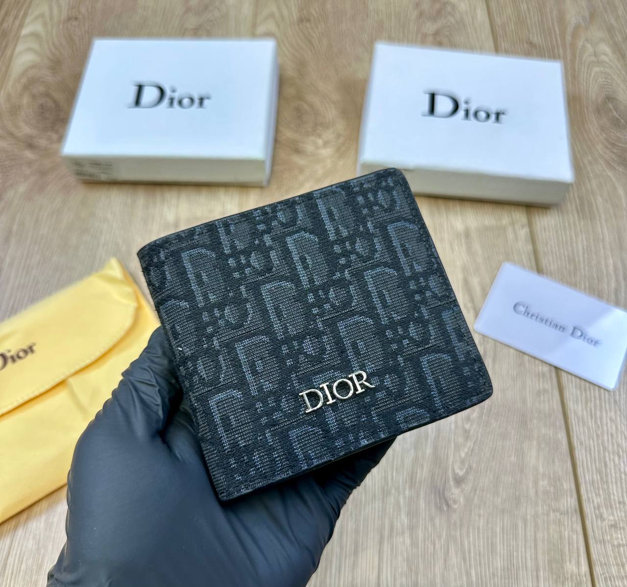 Dio men’s Wallet Comes with boxes to0208