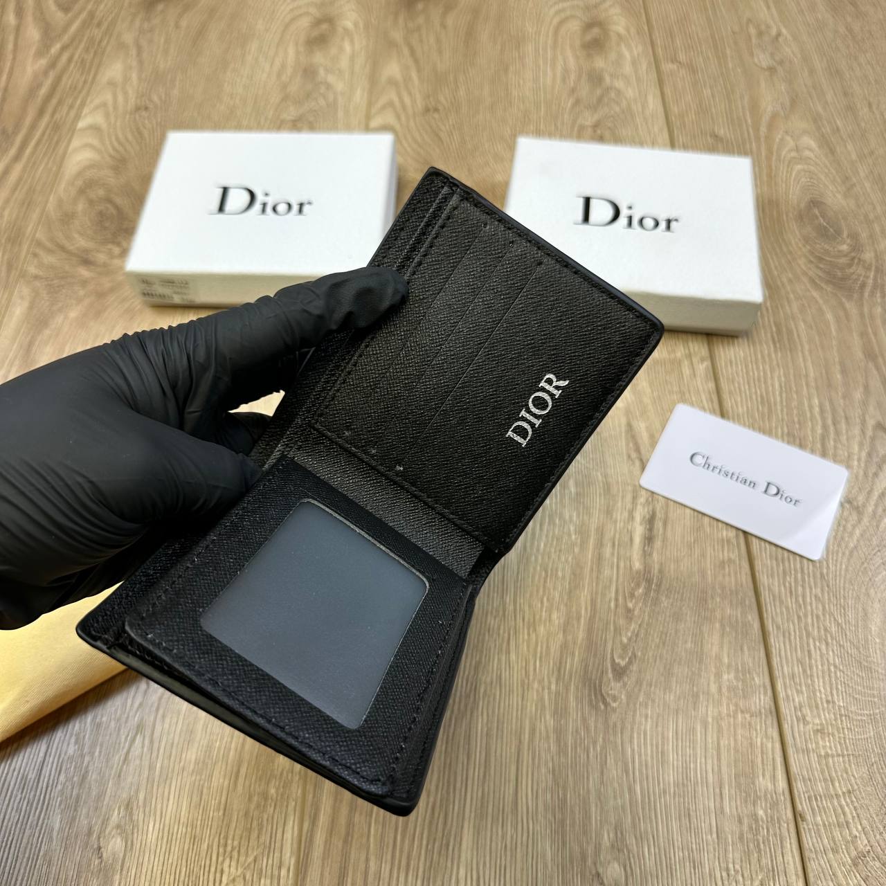 Dio men’s Wallet Comes with boxes to0208