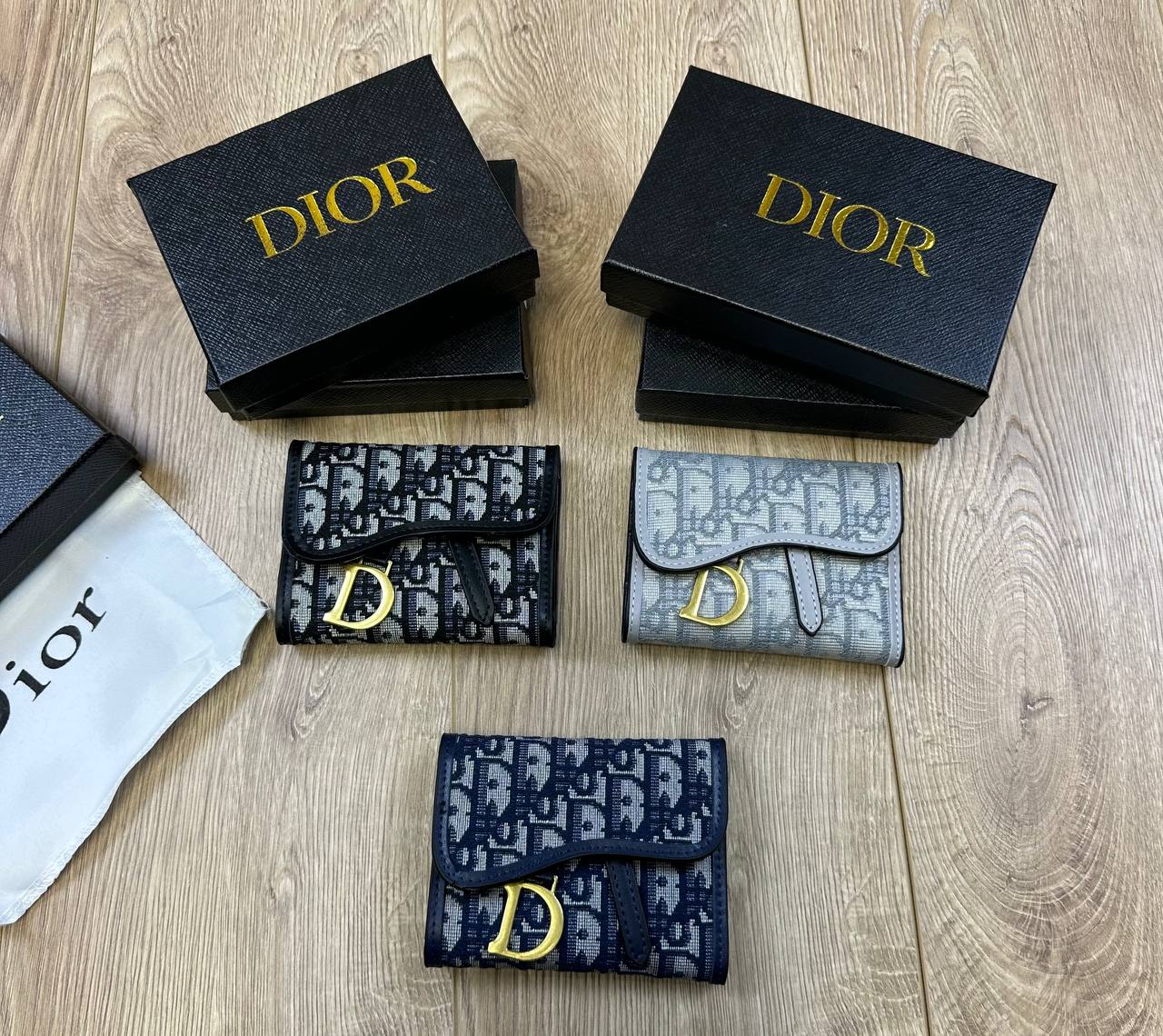 Dio men’s Wallet Comes with boxes to0208